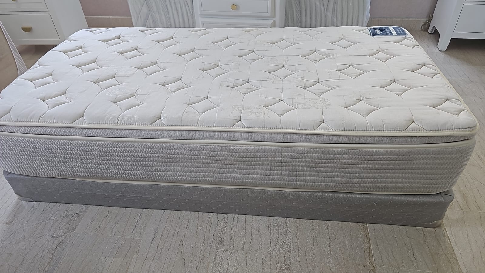 muebles y colchones - COLCHONES TWIN SIMMONS EN EXCELENTES CONDICIONES