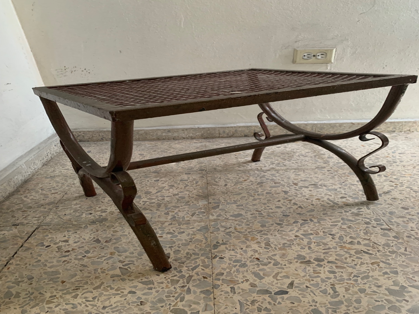 decoración y accesorios - Mesita en hierro antigua 0