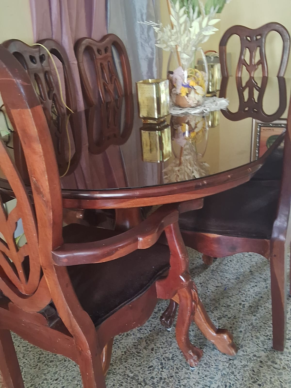 muebles y colchones - comedor en caoba con tope de cristal a buen precio, negociable  0