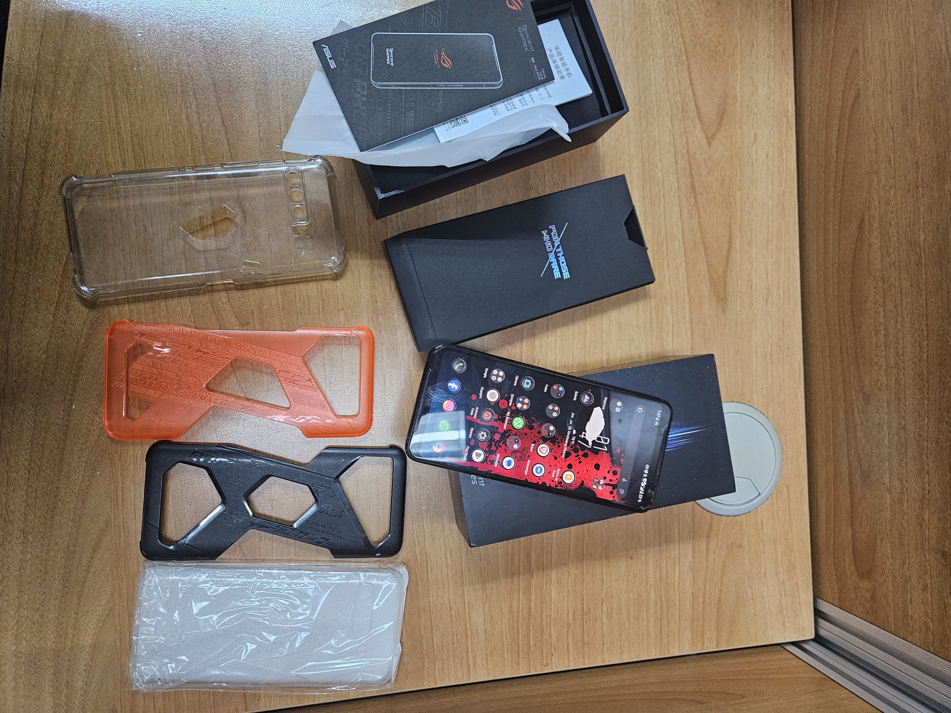 celulares y tabletas - Asus Rog phone 3 128gb 12gb ram, con caja original con 4 covers y cargador  4