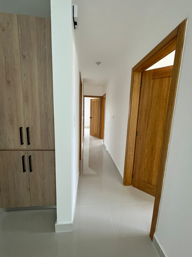 apartamentos - Apartamento 8vo Piso en Ave. Hispanoamericana  1