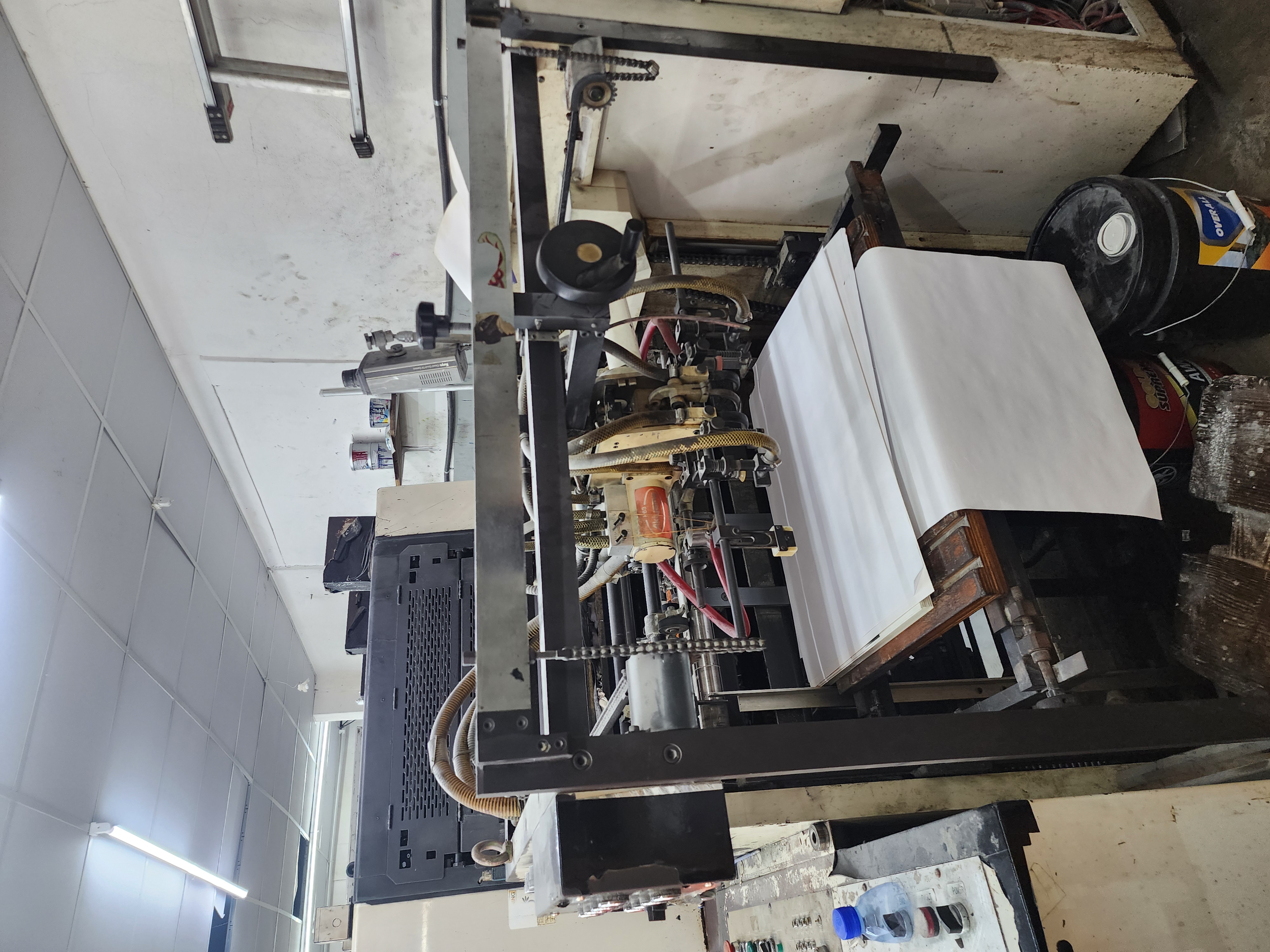 equipos profesionales - Maquina de imprenta impresión  offset akiyama Bestech 28