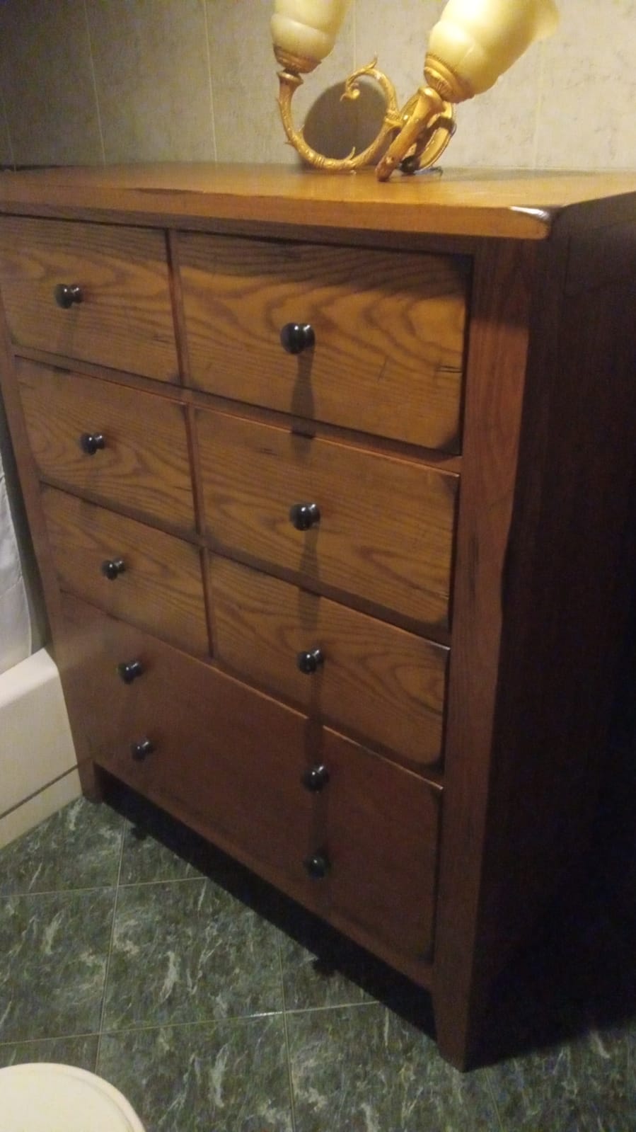 muebles y colchones - Se vende práctico y resistente gavetero de madera.