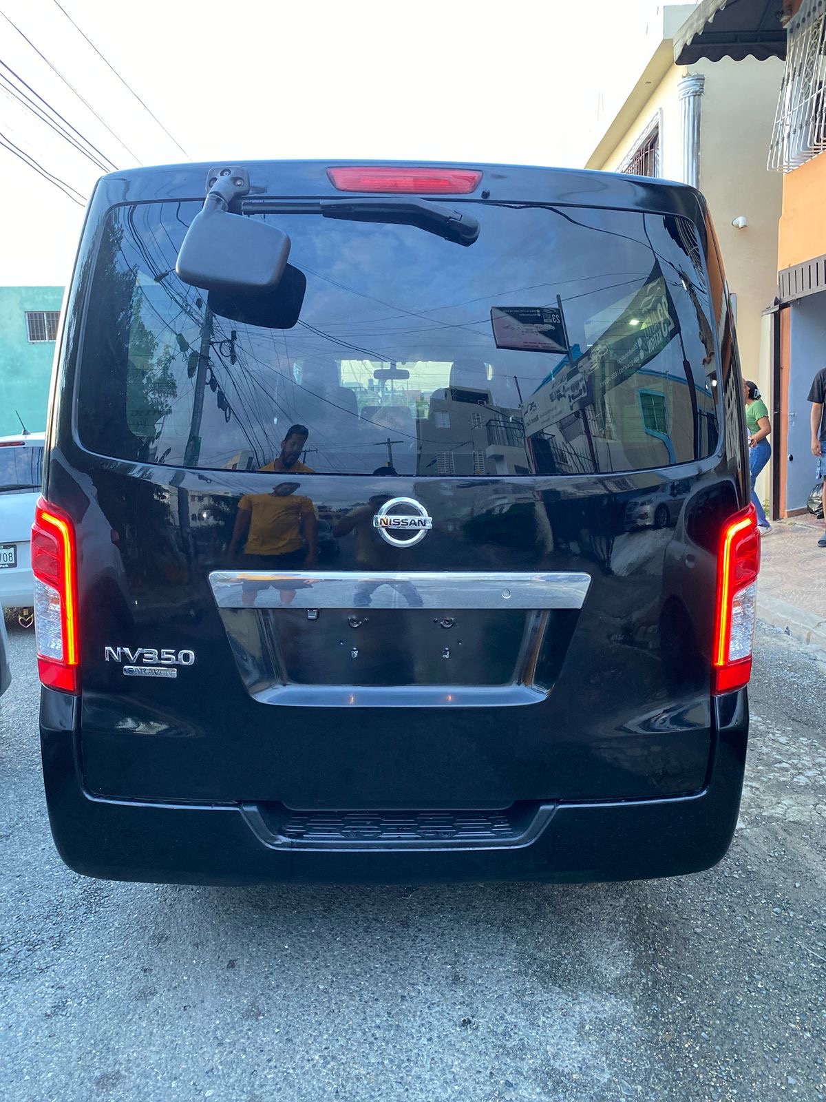 camiones y vehiculos pesados - Nissan nv350 2018 full clean 4