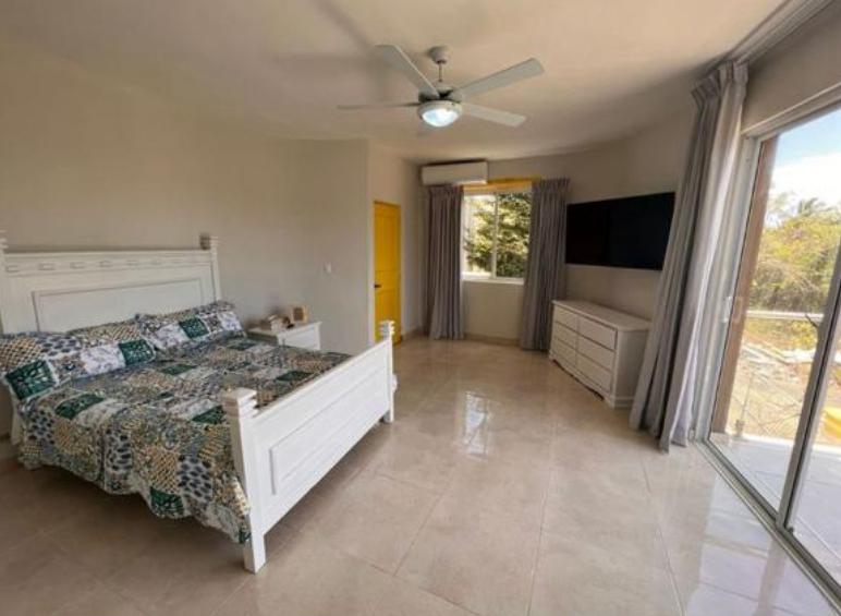 casas vacacionales y villas - Exclusiva Villa 3 Niveles AMUEBLADA en Playa Caribe, JUAN DOLIO  2