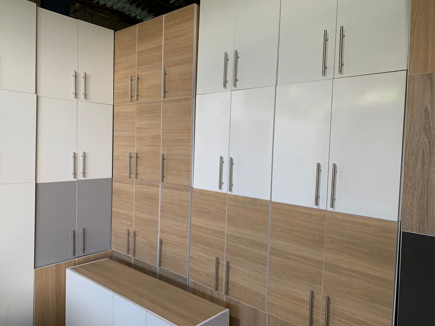 cocina - Gabinetes de cocinas fabricados en hidrofugo y melamina resistente a la humedad  2