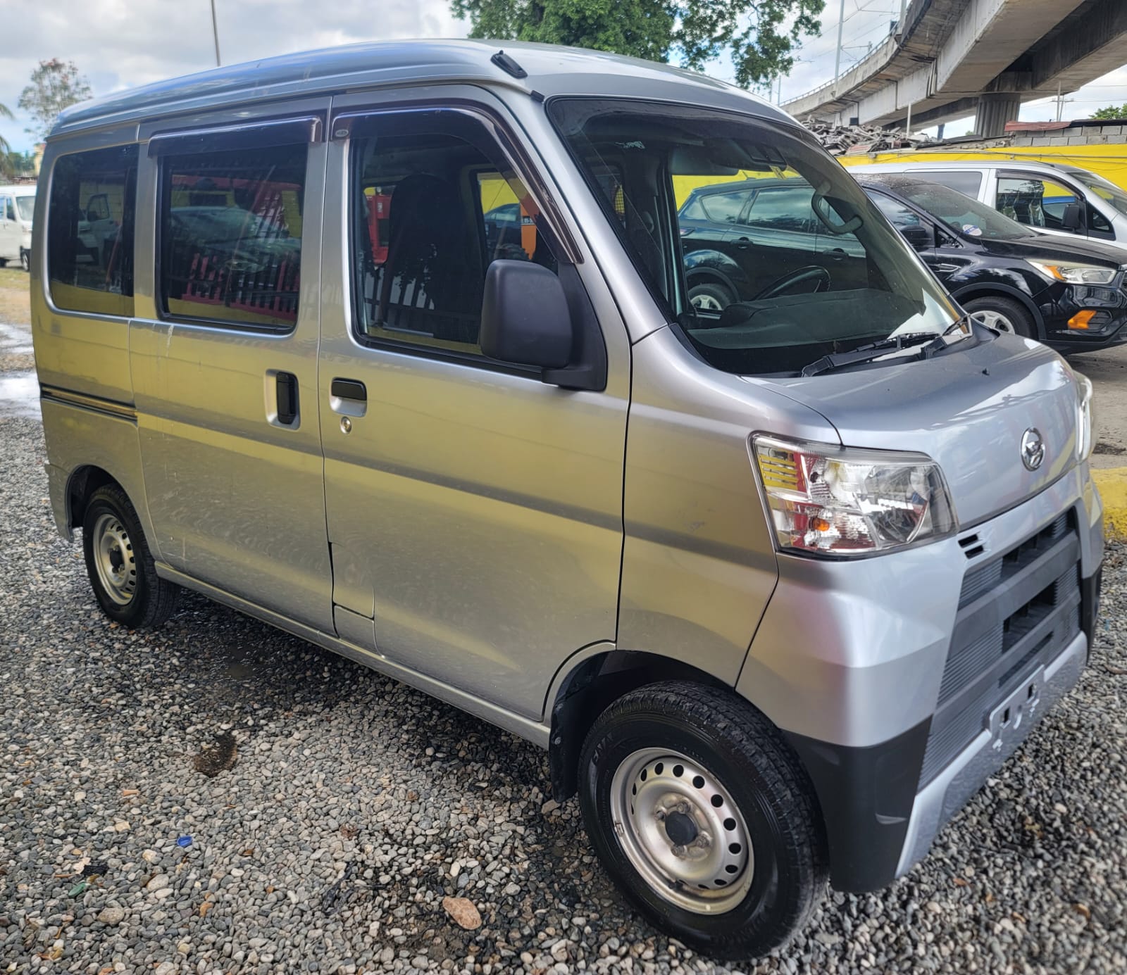 carros - Daihatsu Hijet Minivan 2020 5