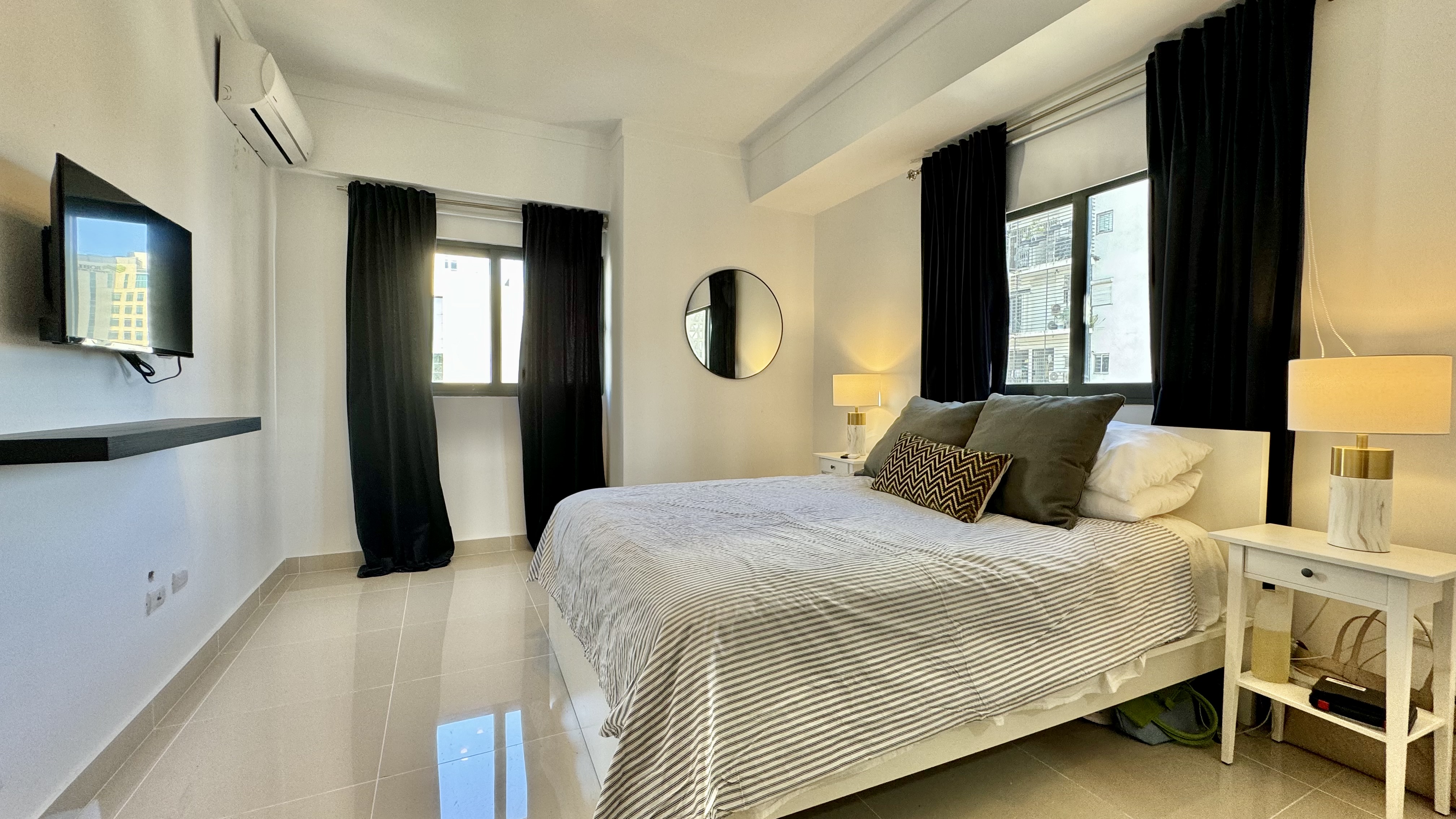 apartamentos - Apartamento en alquiler a una esq. de la Churchill 1