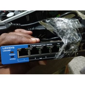 computadoras y laptops - SWITCH LINKSYS POE GIGABYTE 8 PORT 0