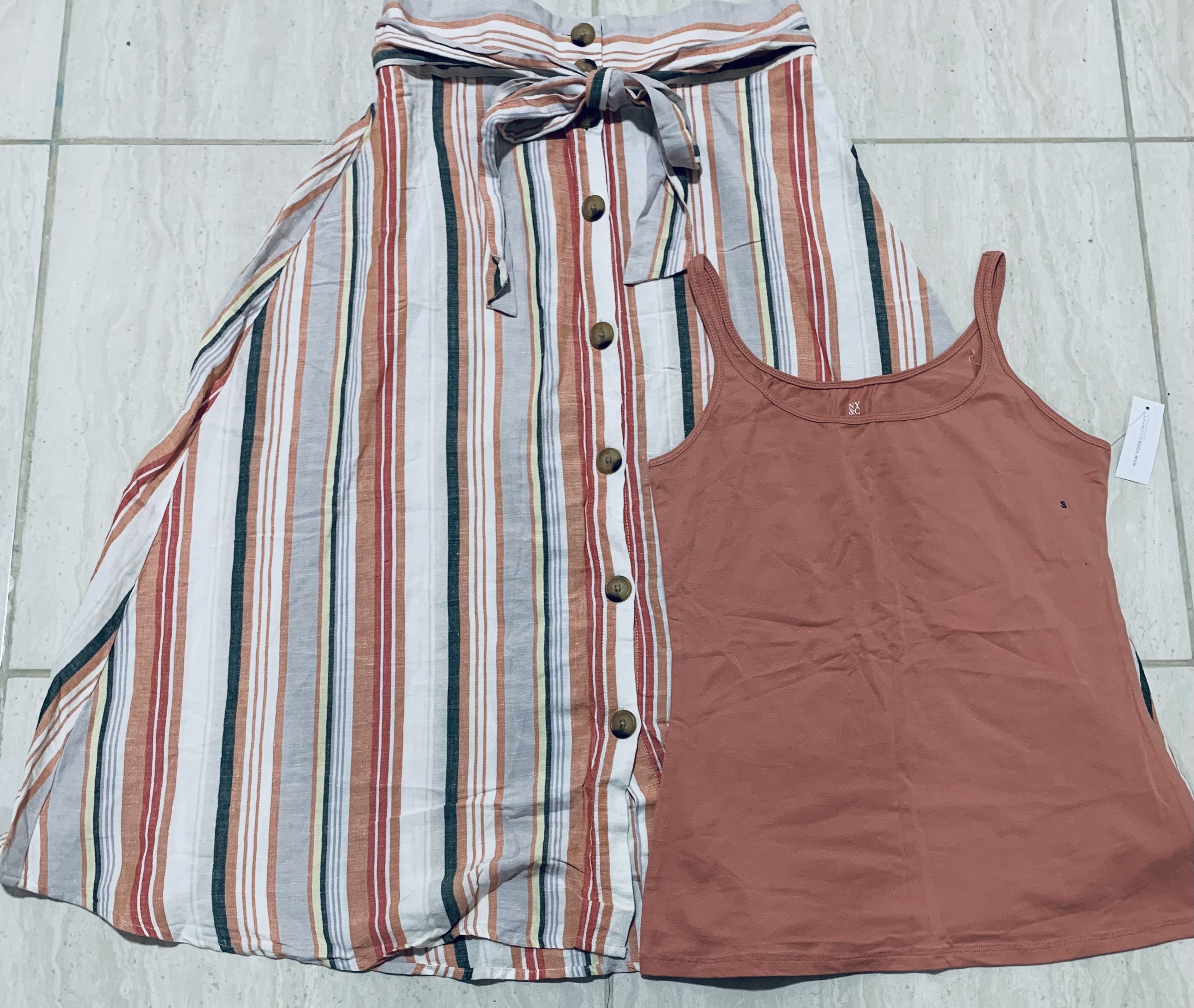 ropa para mujer - Faldas y camisetas  1
