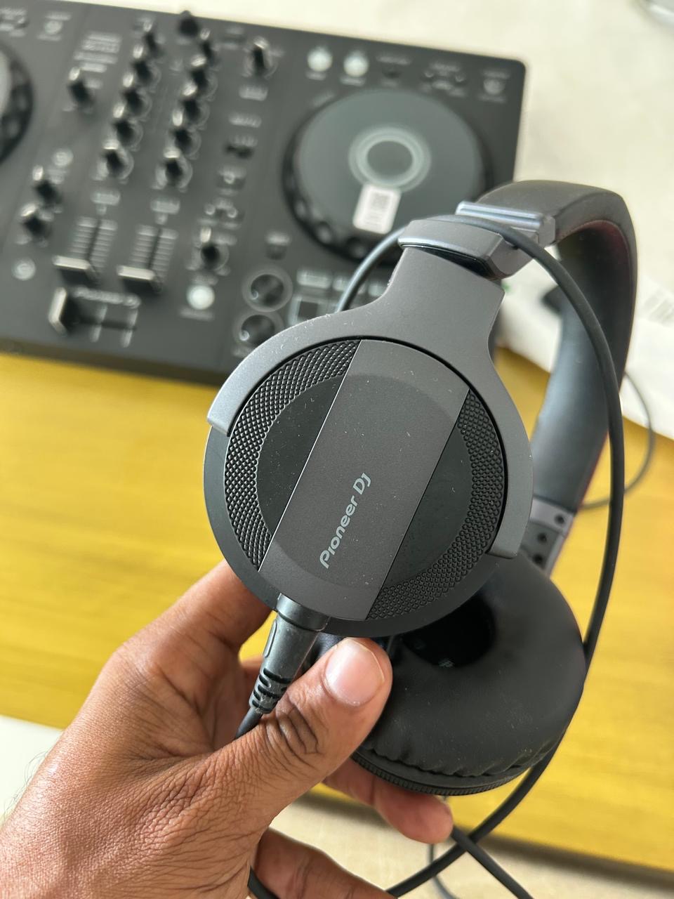 otros electronicos - Se vende consola, bocinas y audífonos DJ Pioneer  2