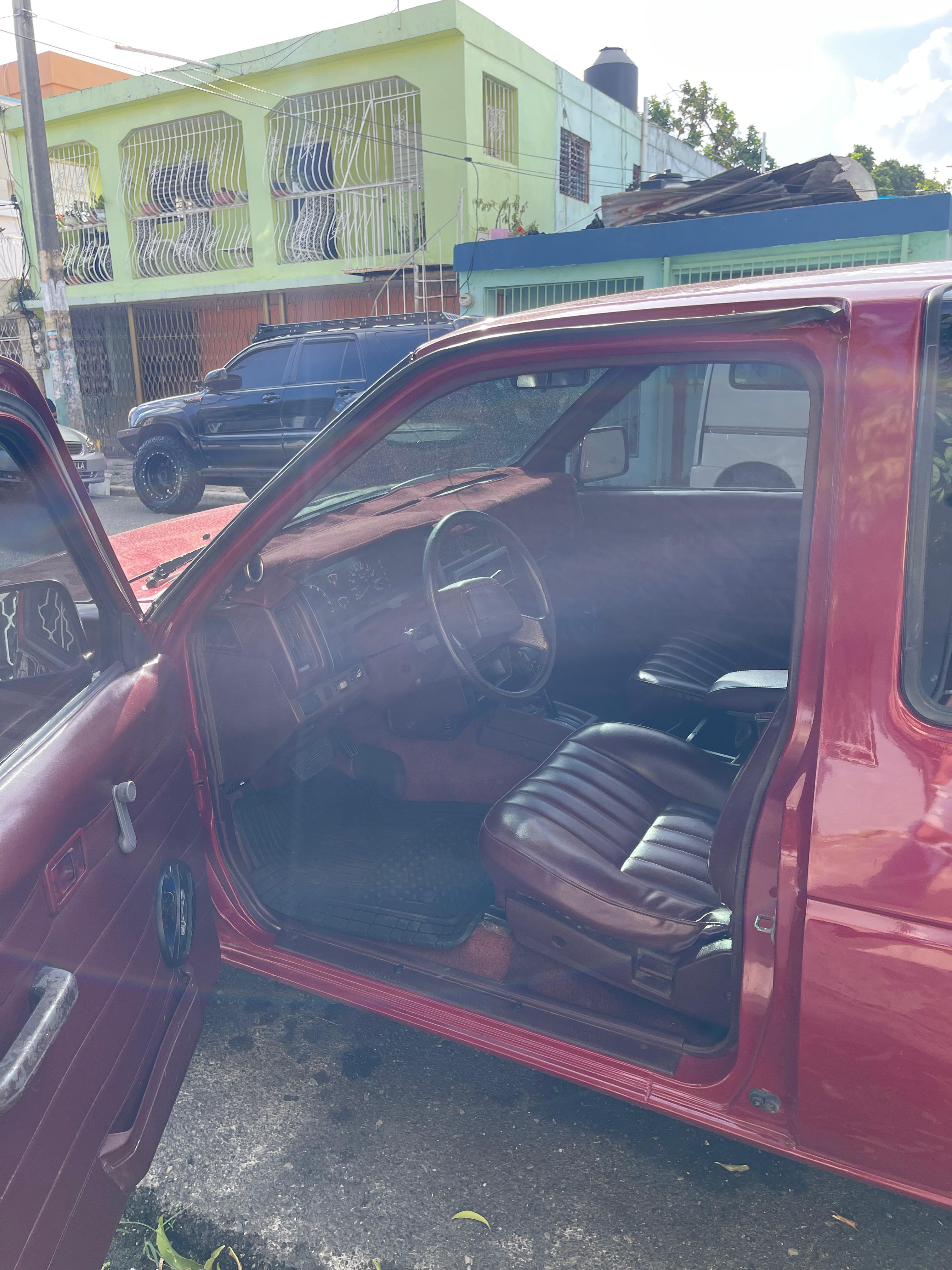 jeepetas y camionetas - Camioneta Nissan 1993 RD$ 625,000.00 (Negociable) 5