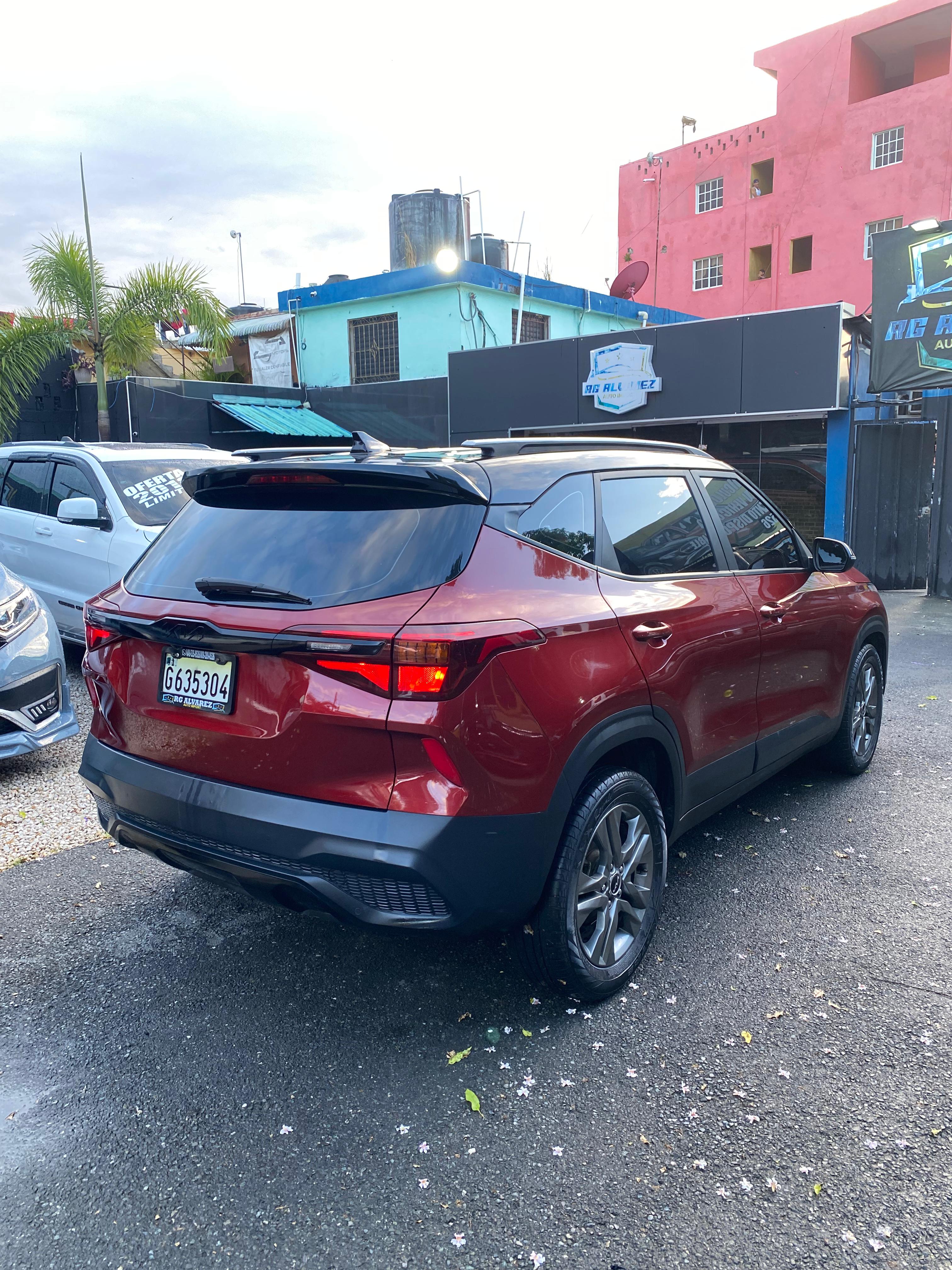jeepetas y camionetas - Kia Seltos 2023 , garantía vigente de Viamar . 3