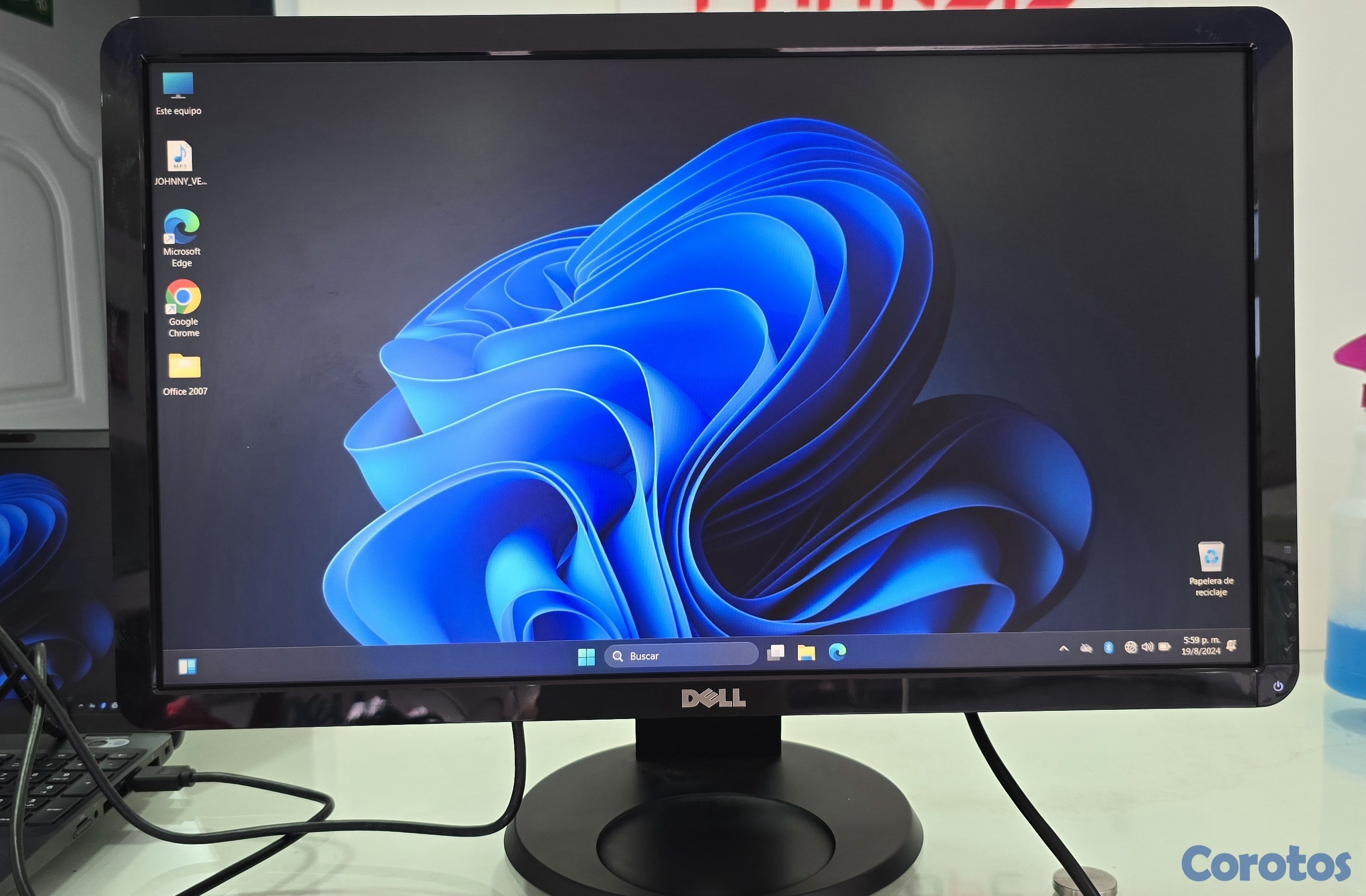 computadoras y laptops - Monitor Dell 24 Pulg Full 1080p hdmi Trae Salida de Audio 3