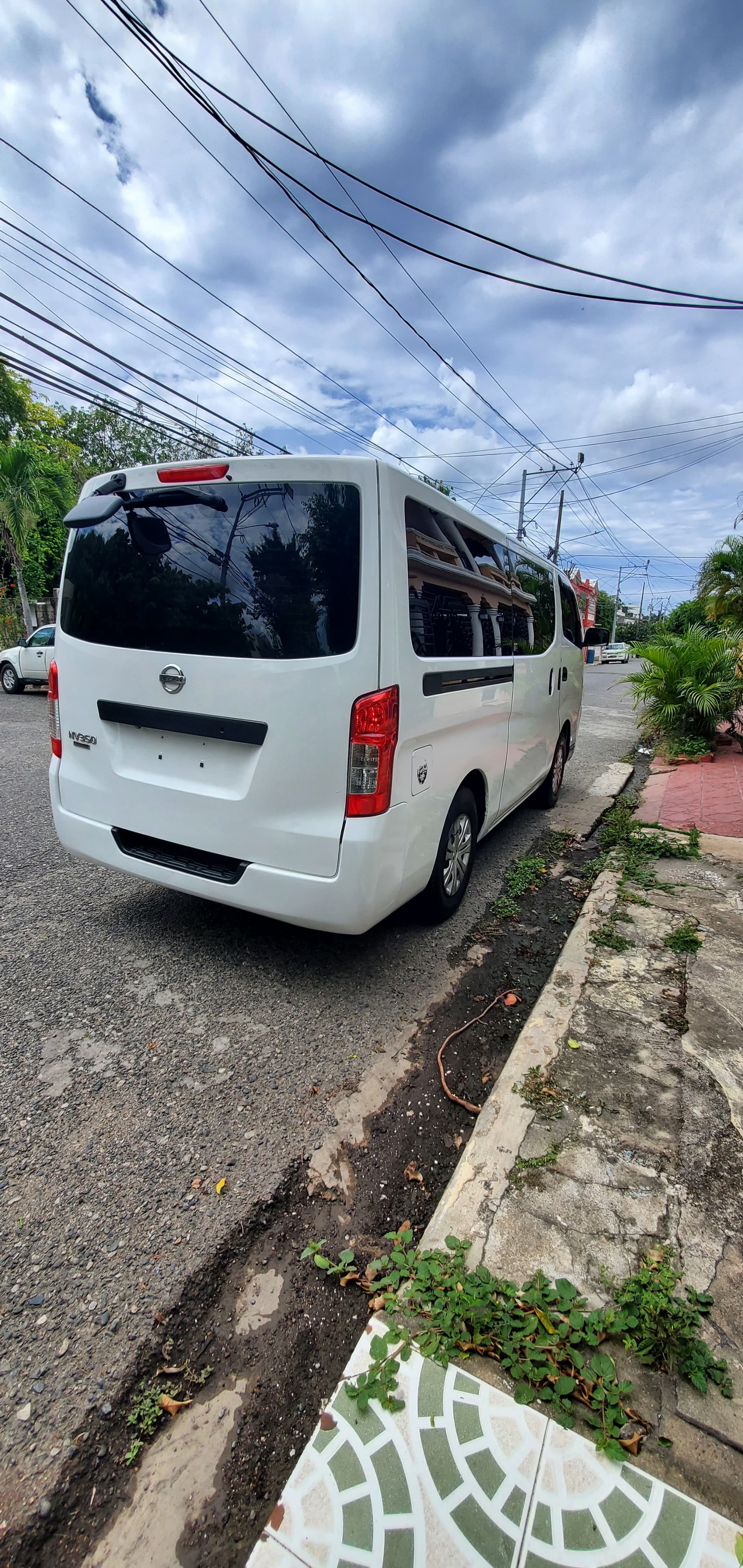jeepetas y camionetas -     [SE VENDE] "NISSAN NV-350 2017"  4