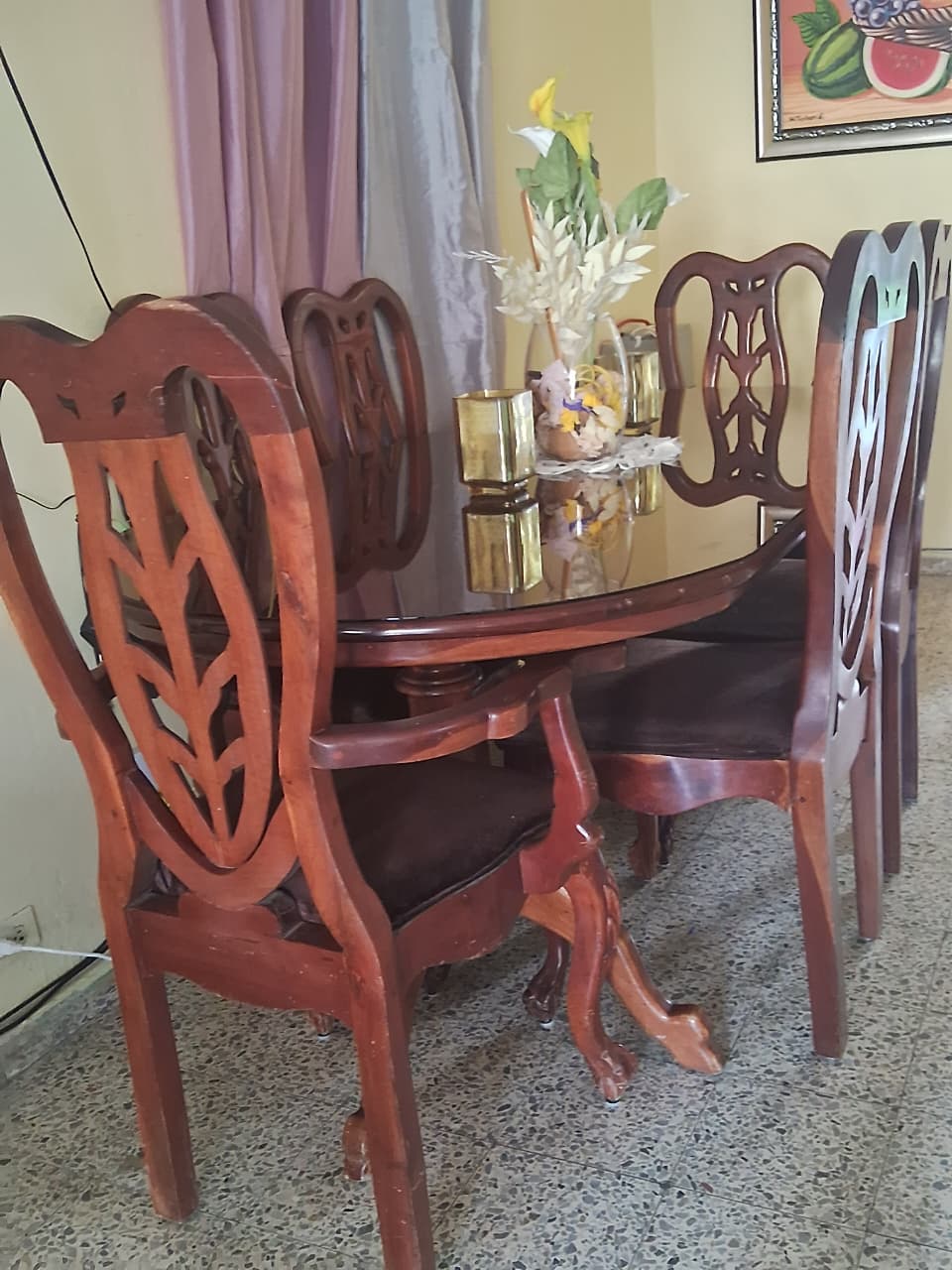 muebles y colchones - comedor en caoba con tope de cristal a buen precio, negociable  1