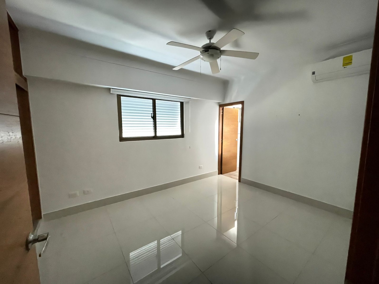apartamentos - Apartamento con línea blanca Evaristo Morales  5
