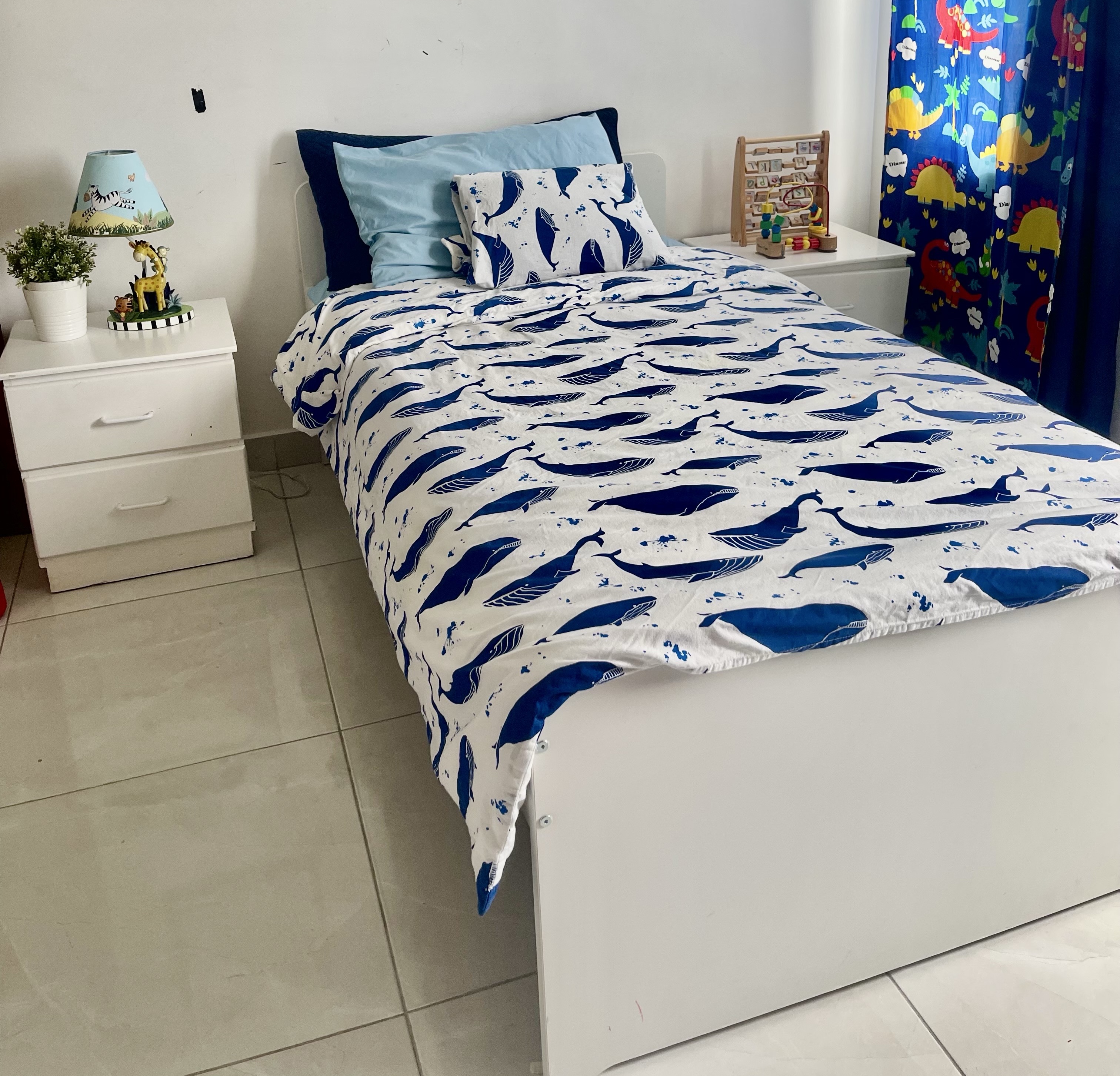 muebles y colchones - Cama Twin con accesorios ( sábanas , colchón , mesas de noche y cortinas ) 3