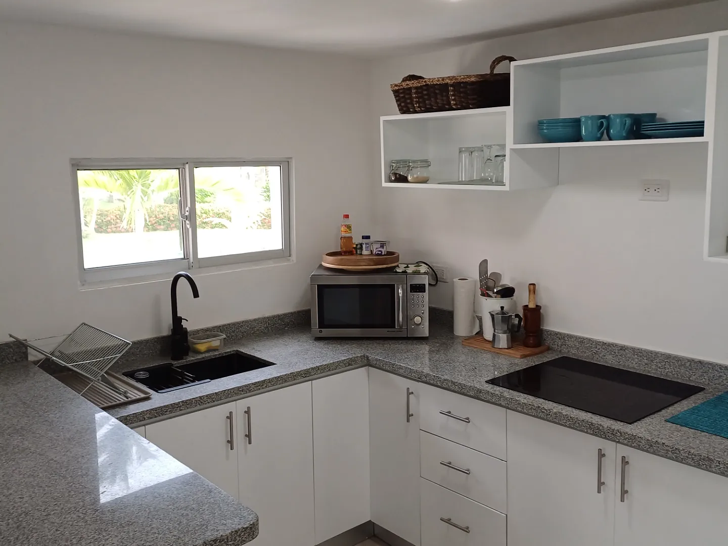 casas vacacionales y villas - VILLA FRENTE AL MAR CARIBE EN RESIDENCIAL CERRADO 5