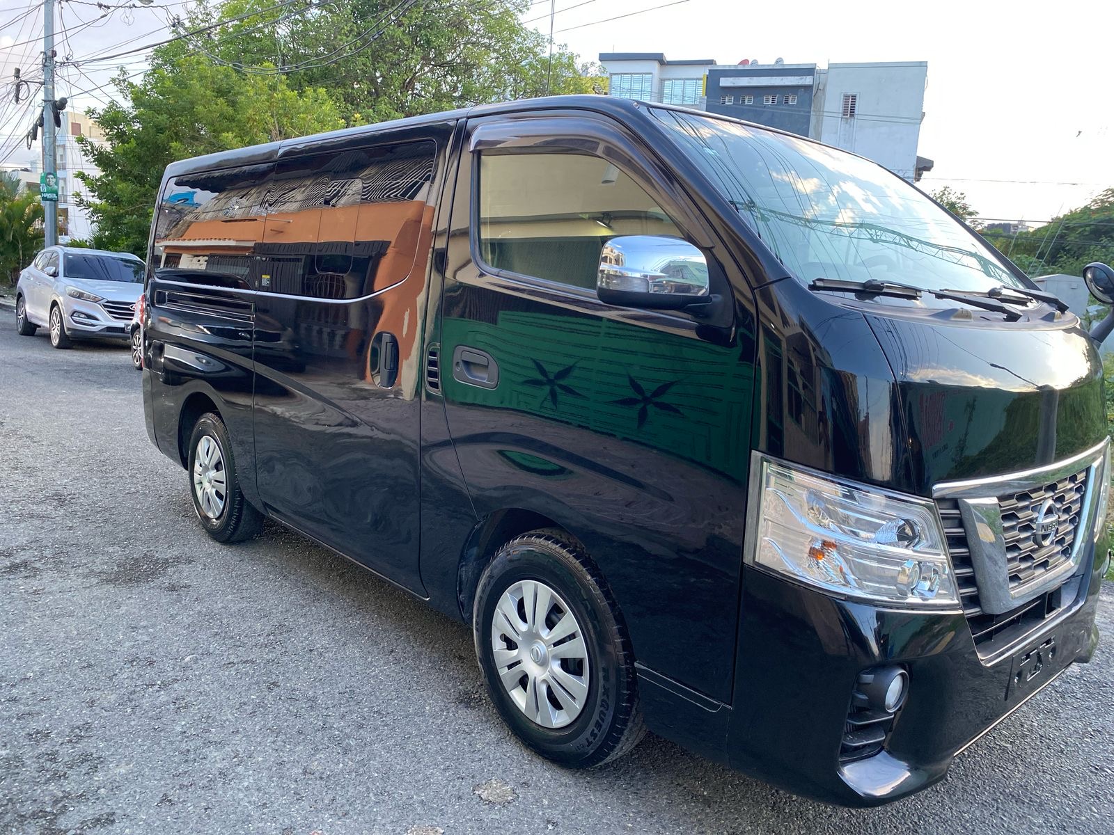 camiones y vehiculos pesados - Nissan nv350 2018 full clean 5