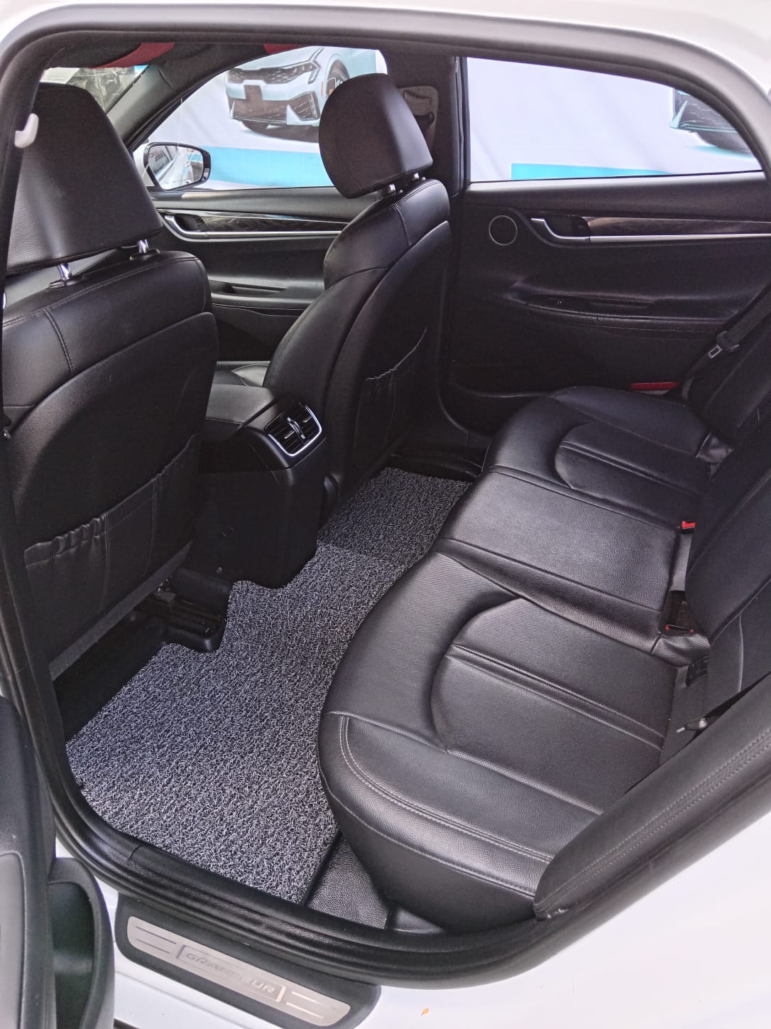 carros - HYUNDAI GRANDEUR 2018 BLANCO 8