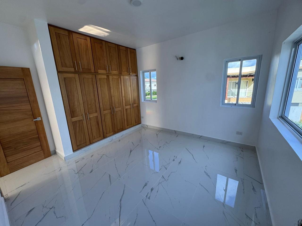 casas - 🏡 Casa de 2 Niveles en Venta – Residencial  9