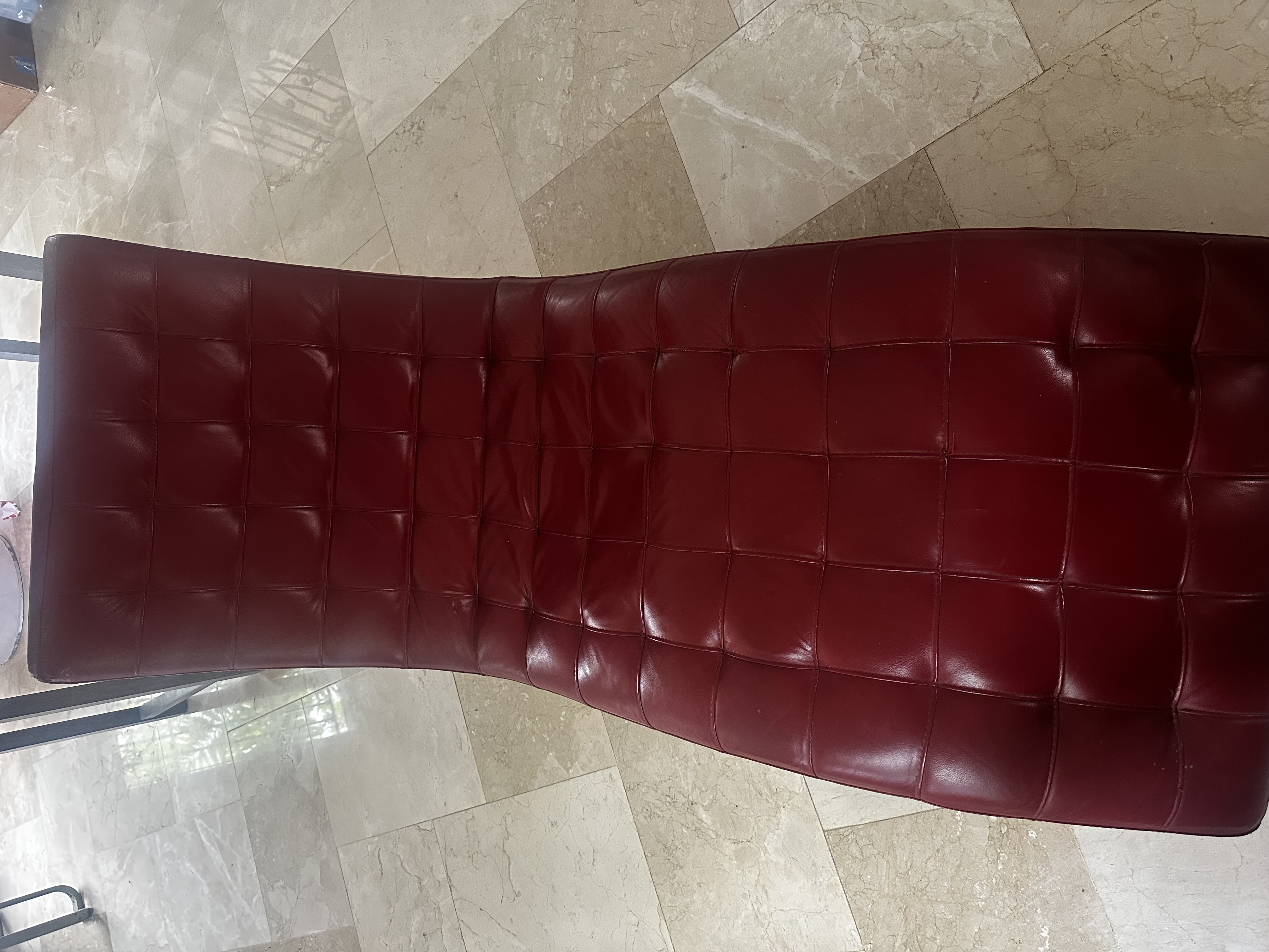 muebles y colchones - Sofá tipo Chase  Longue roja estilo moderno capitoné 0