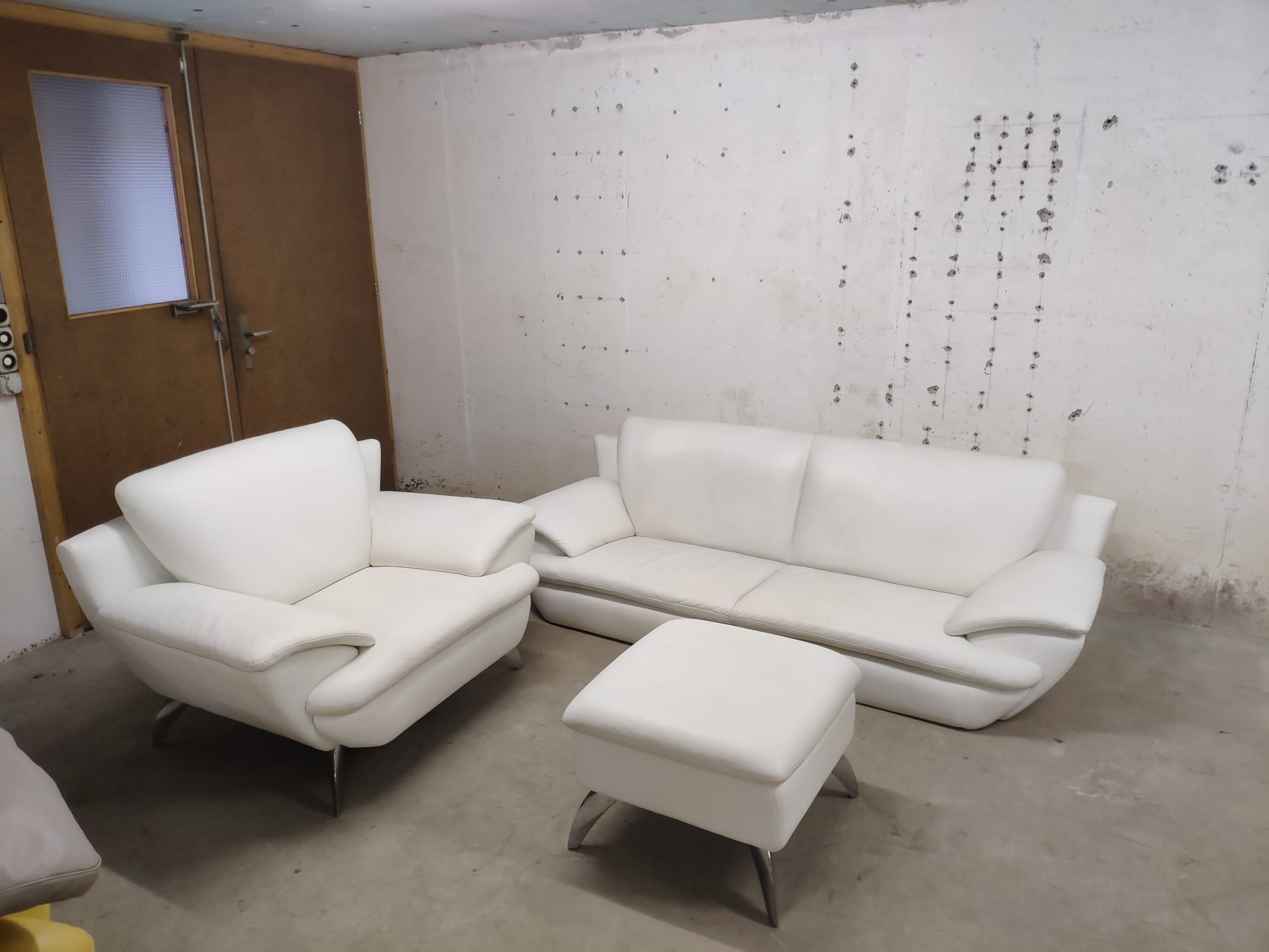 muebles y colchones - Sofás de Cuero Blanco Importado de Suiza 4