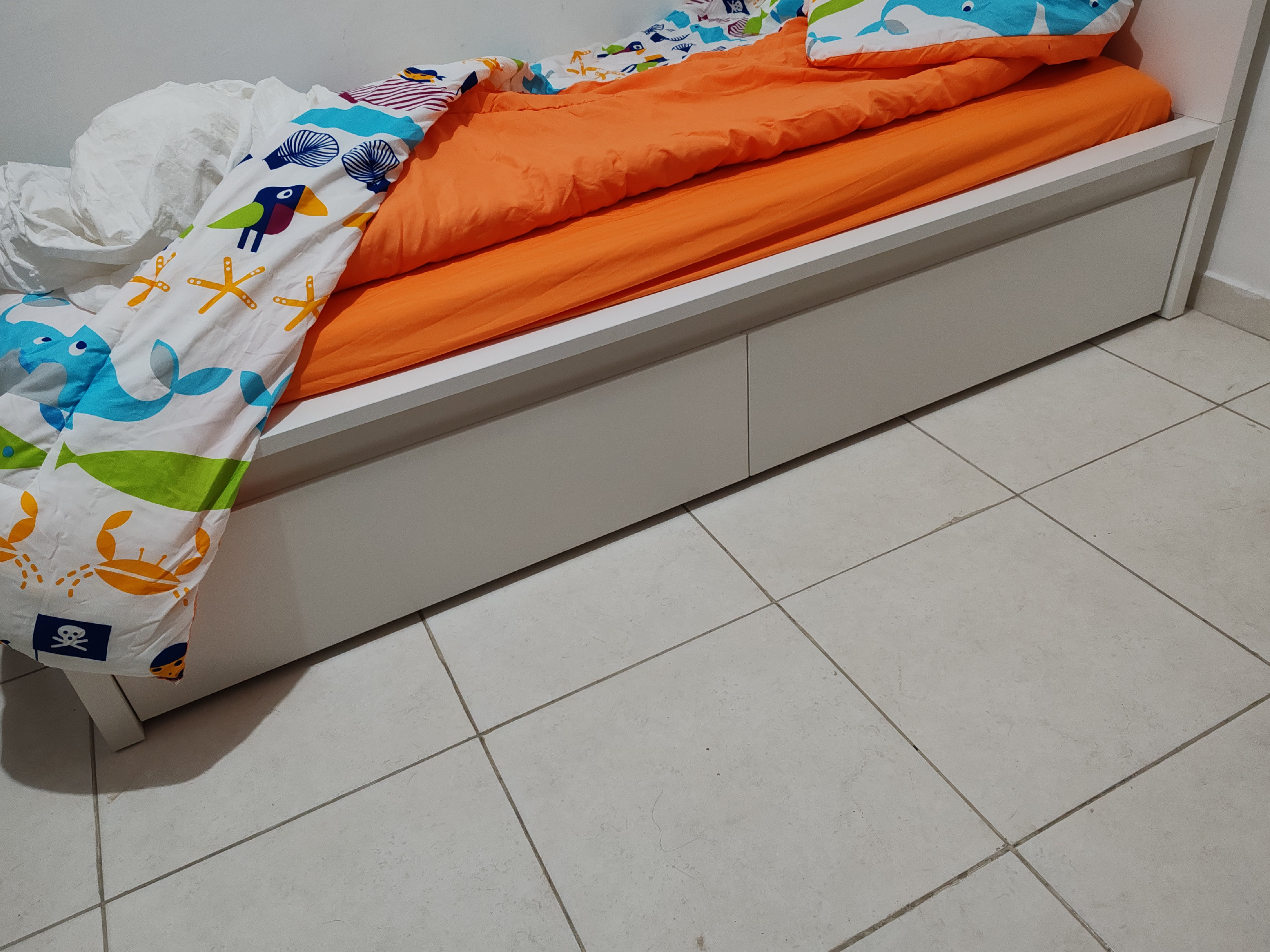 muebles y colchones - Juego de cama, incluye colchón, mesa de noche.  2