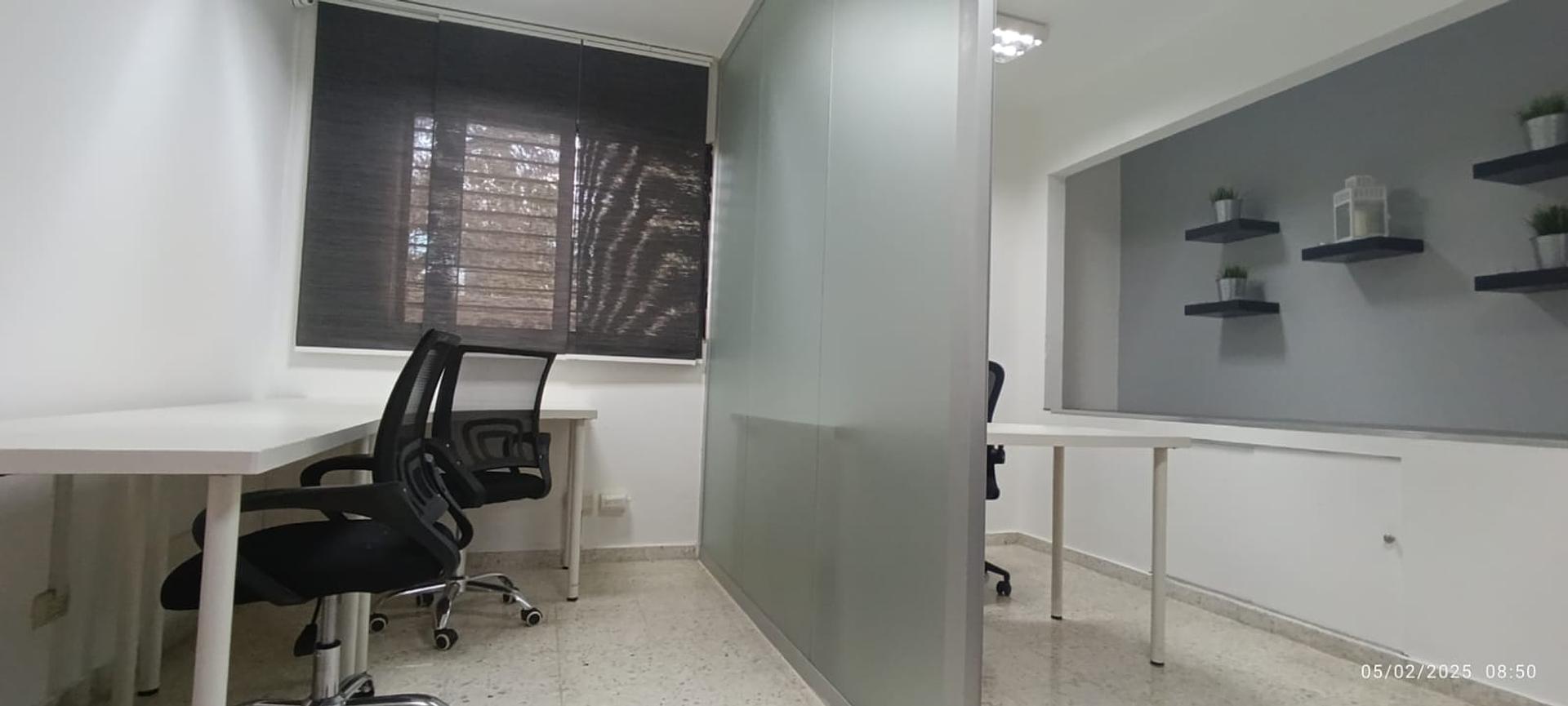 oficinas y locales comerciales - Vendo Oficina Amueblada Piantini Oportunidad " sin intermediario"
 7