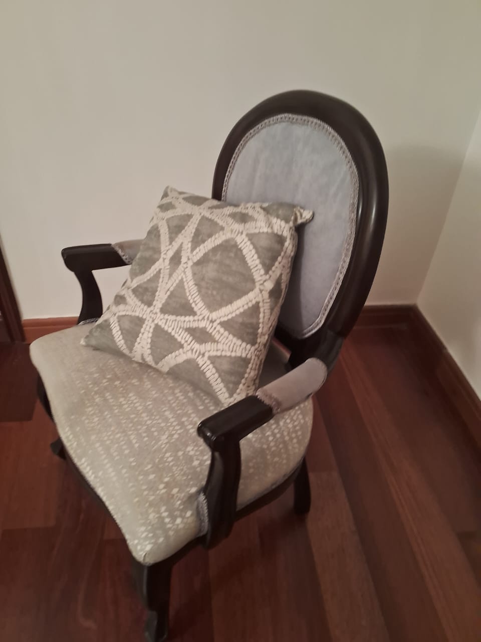 muebles y colchones - BUTACA EN CAOBA 0