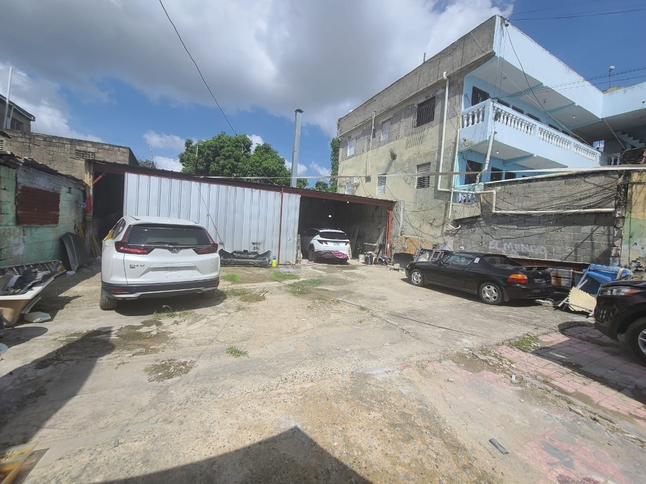 solares y terrenos - VENDO Solar de 326 Metros de Solar  Con Mejora Construida En Villa Consuelo  1