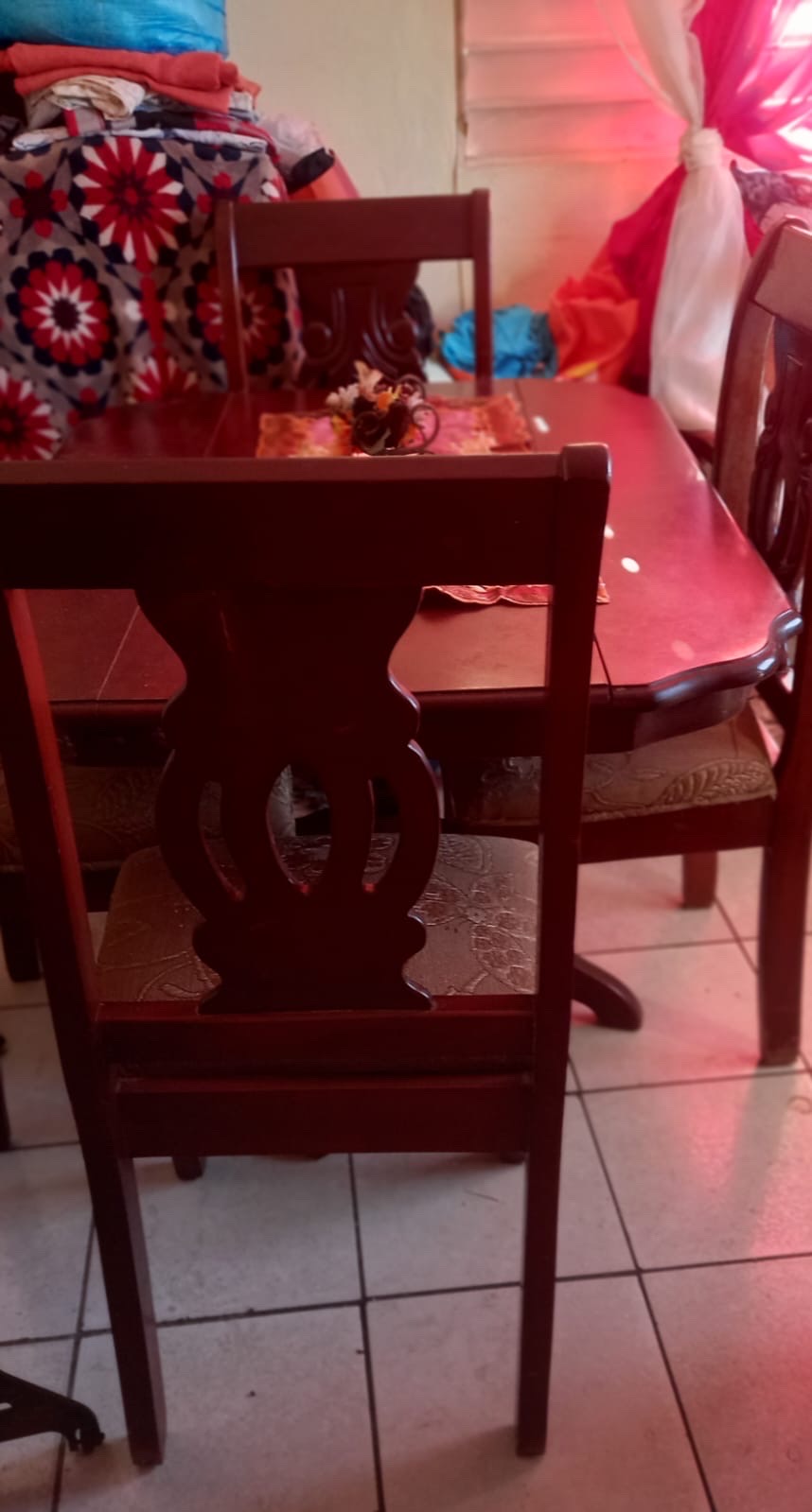 muebles y colchones - comedor en caoba de 4 sillas  0