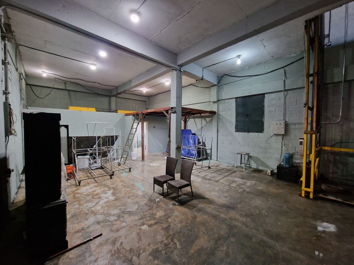 oficinas y locales comerciales - Nave Industrial San Carlos cerca la Av. Mexico  4