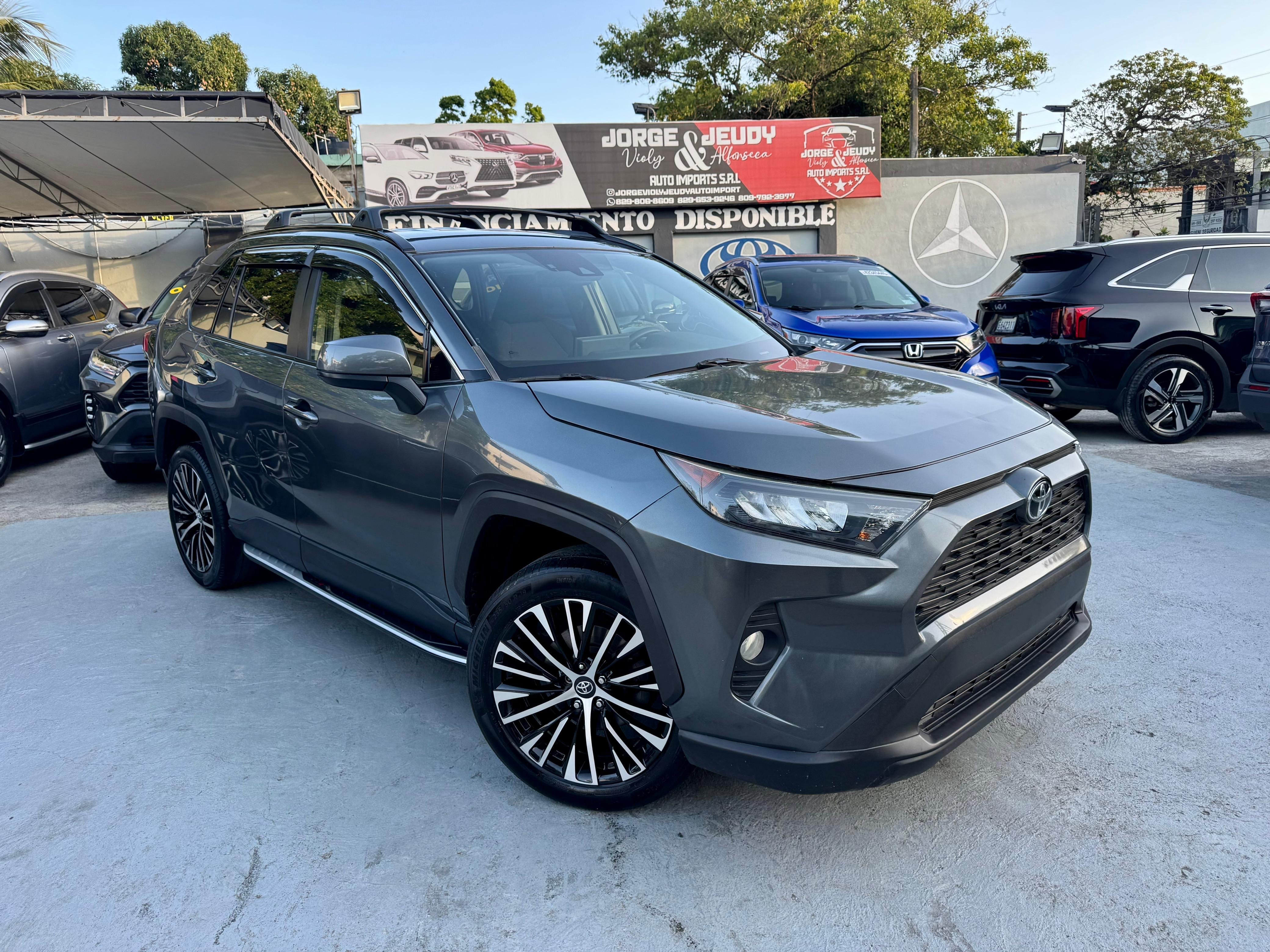 jeepetas y camionetas - Toyota RAV4 2019 LE plus  0