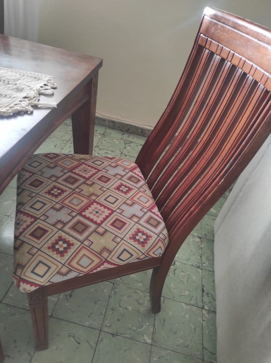 muebles y colchones - Vendo hermoso comedor seis sillas en muy buena condición, madera nogal. 2