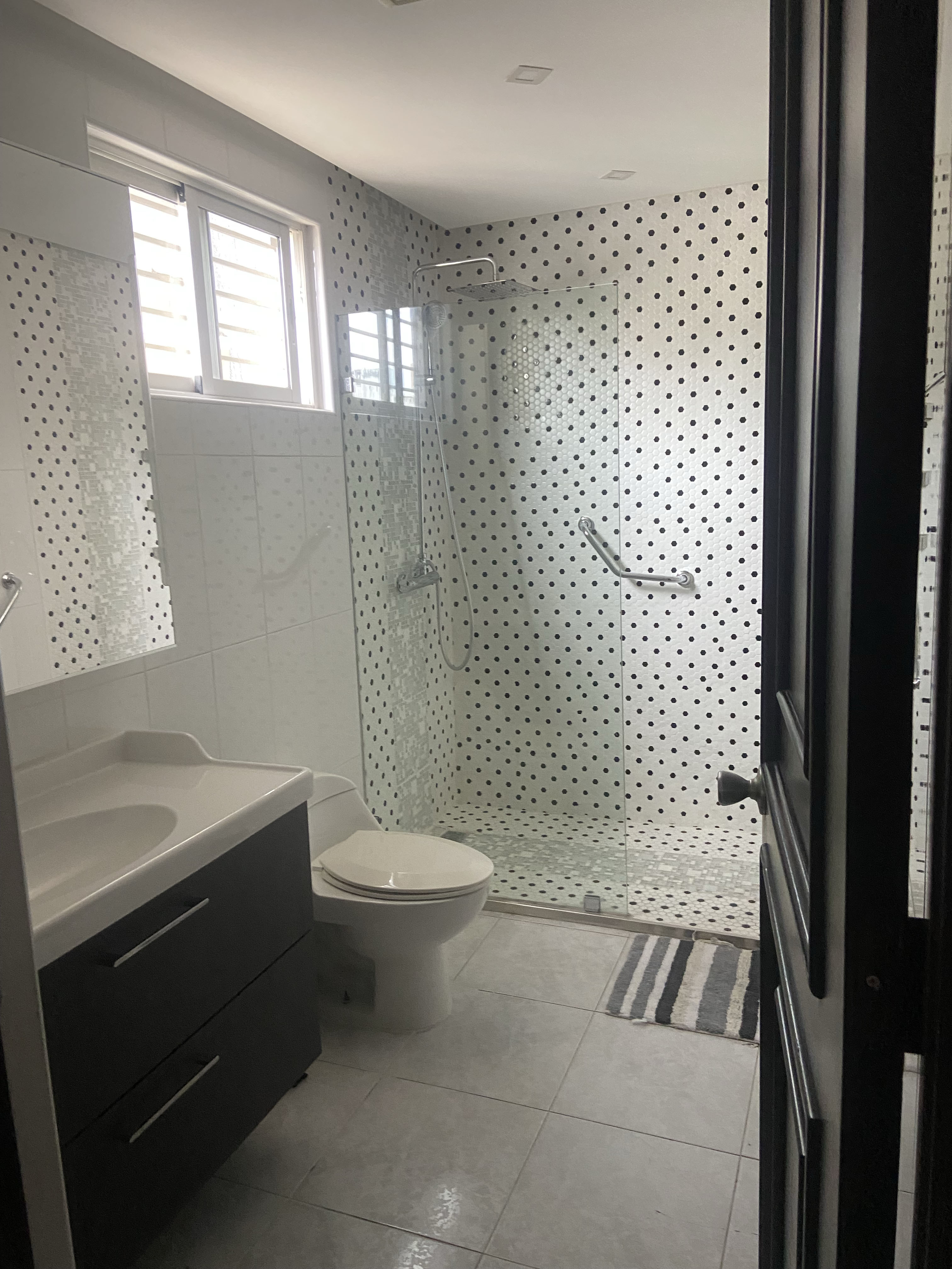 apartamentos - Se alquila apartamento semi amueblado en Paraiso 6