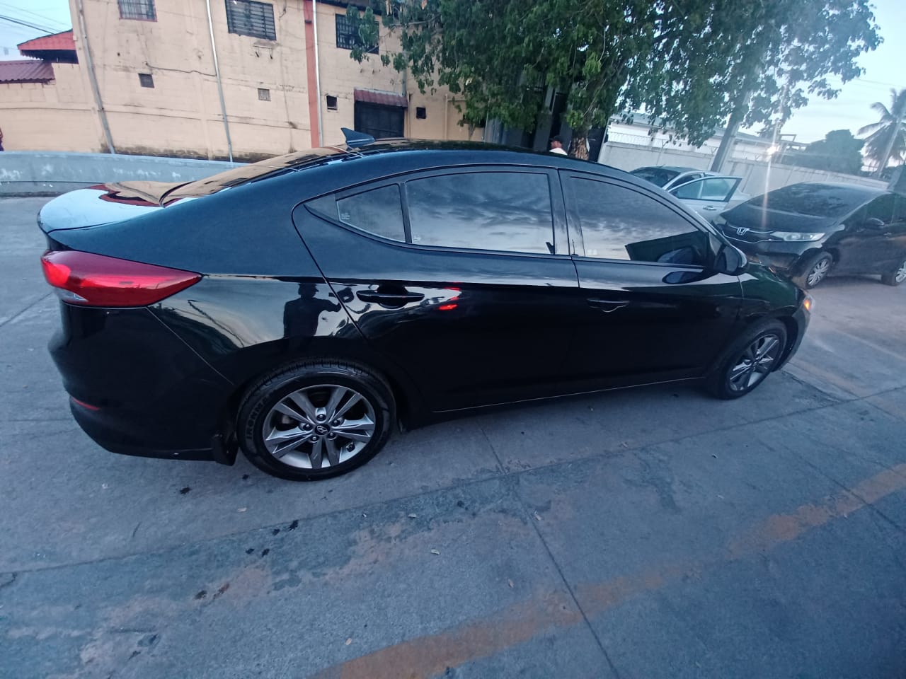 carros - HYUNDAI ELANTRA LIMITED 2018 EXCELENTE CONDICIONES 1