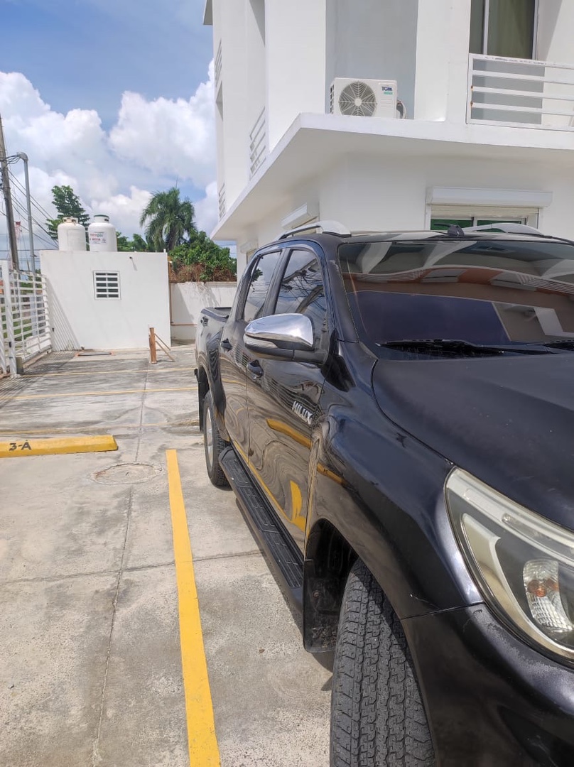 jeepetas y camionetas - Toyota Hilux 2017 1