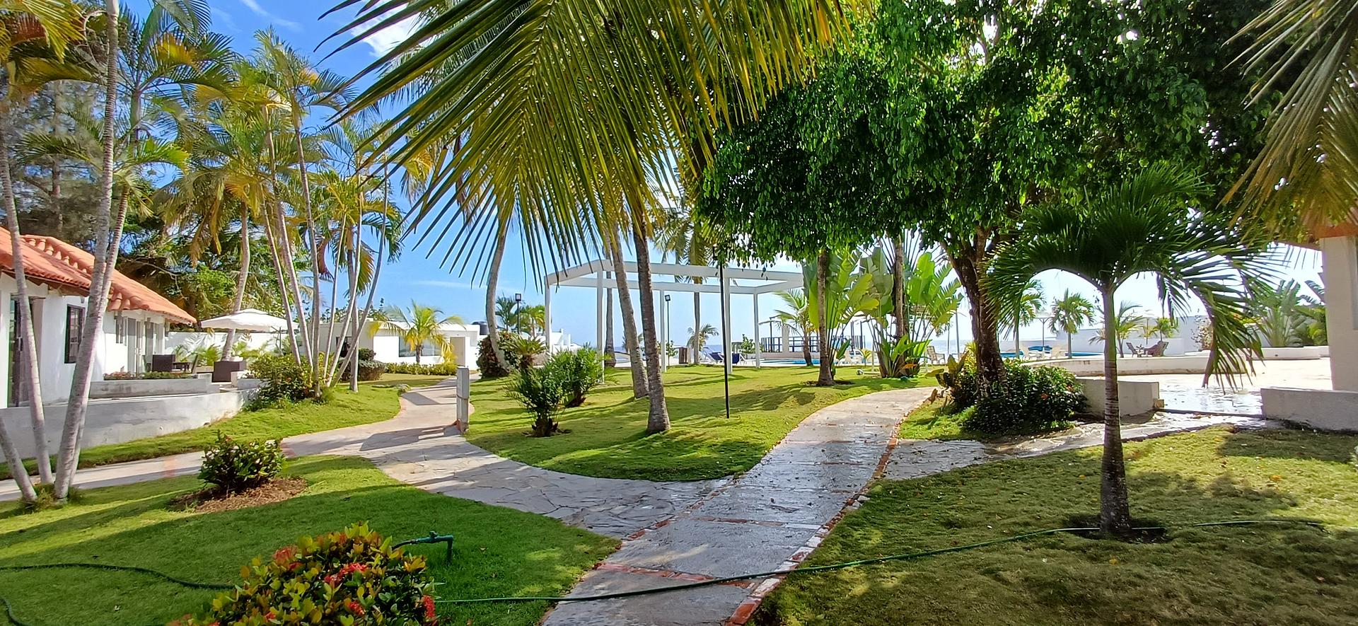 casas vacacionales y villas - VILLA FRENTE AL MAR CARIBE EN RESIDENCIAL CERRADO 9
