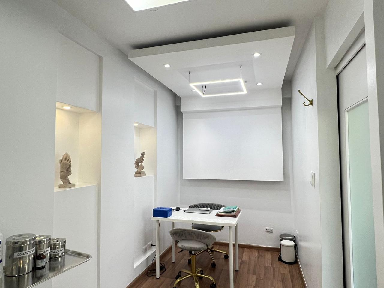 oficinas y locales comerciales - Consultorio en Alquiler en Plaza Paseo de la Churchill. 0