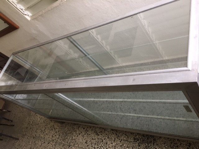 equipos profesionales - Vitrina exhibidora en aluminio y vidrio 3
