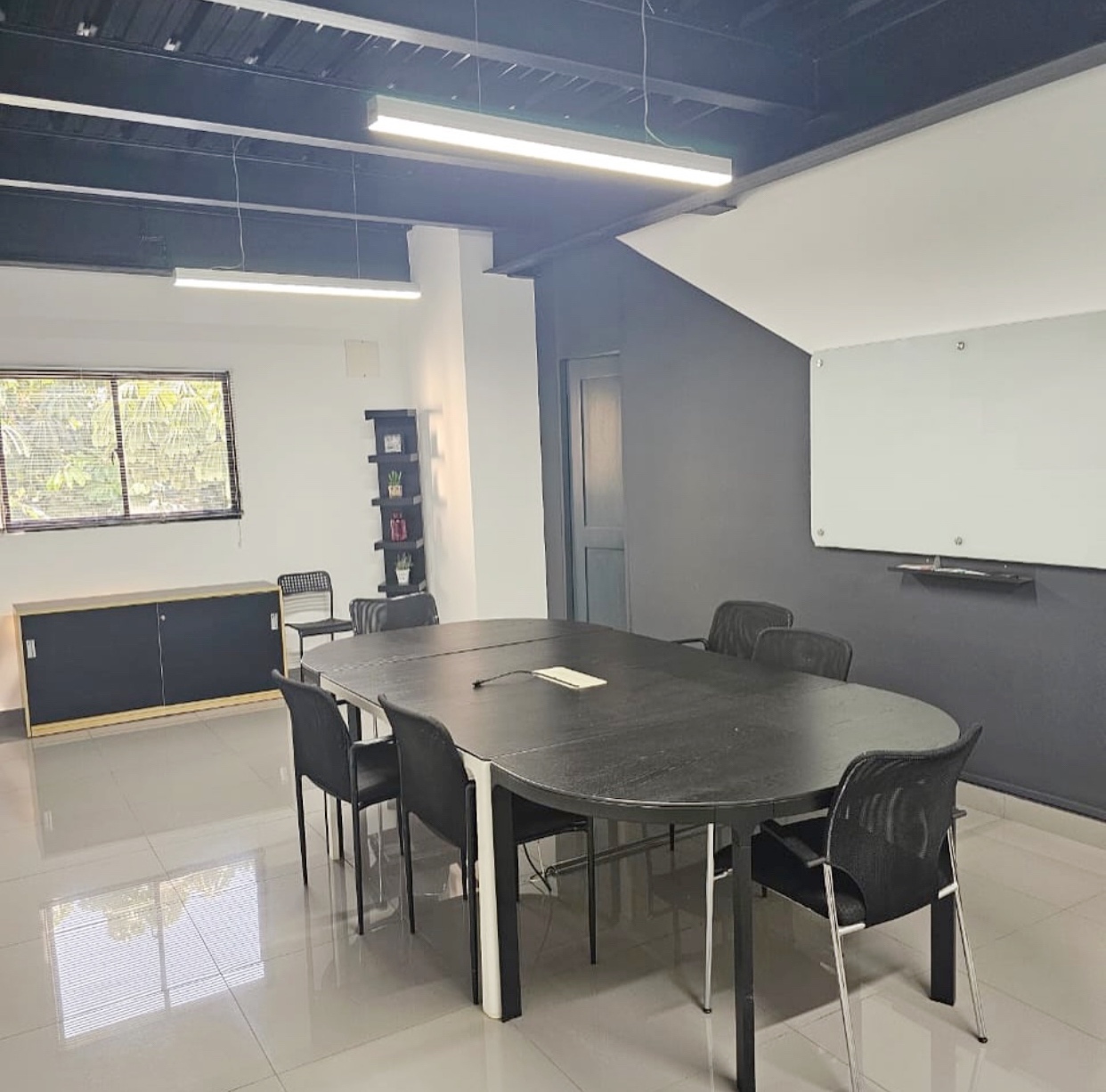 oficinas y locales comerciales - Local céntrico en los prados  2