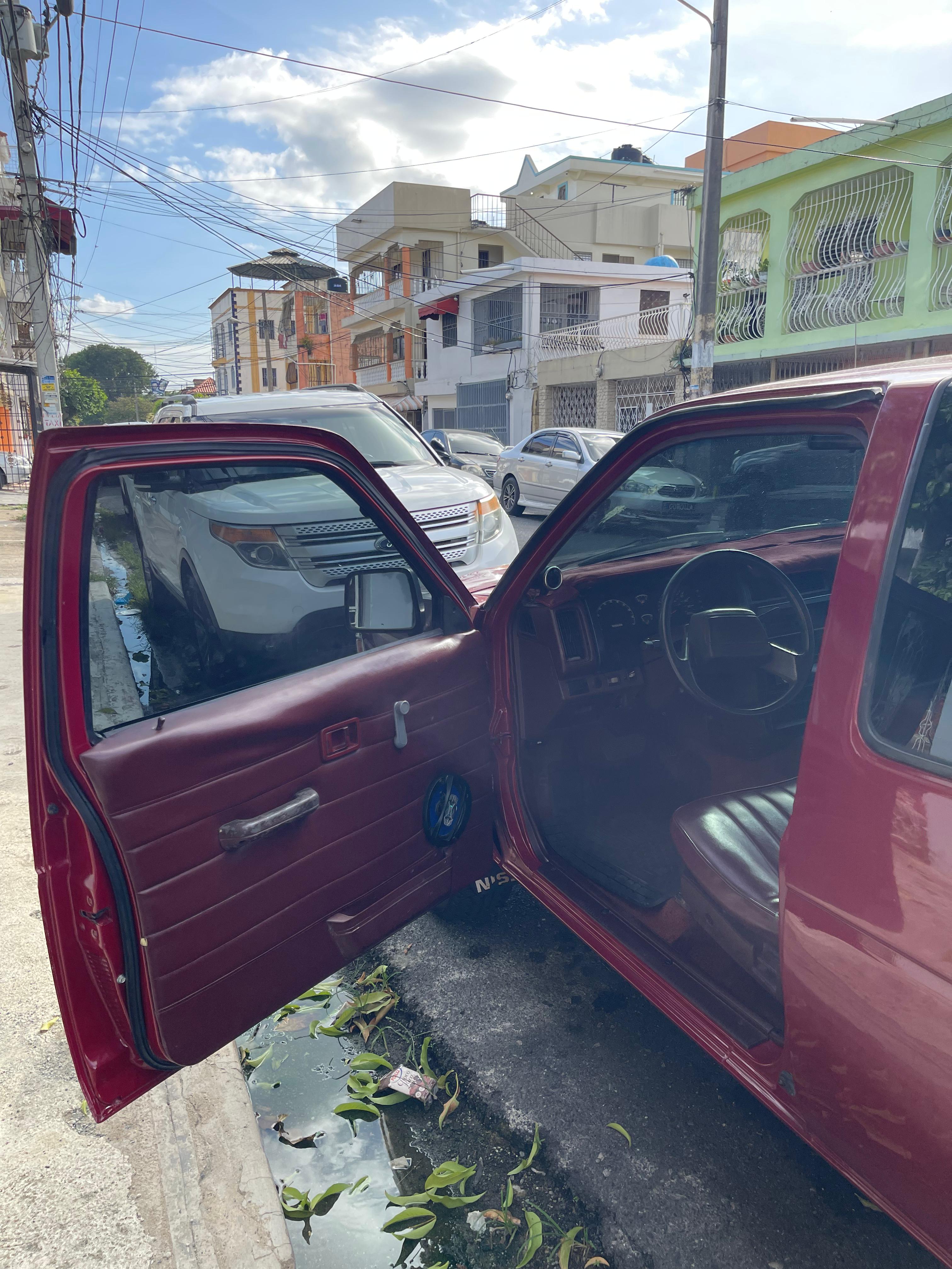 jeepetas y camionetas - Camioneta Nissan 1993 RD$ 625,000.00 (Negociable) 6