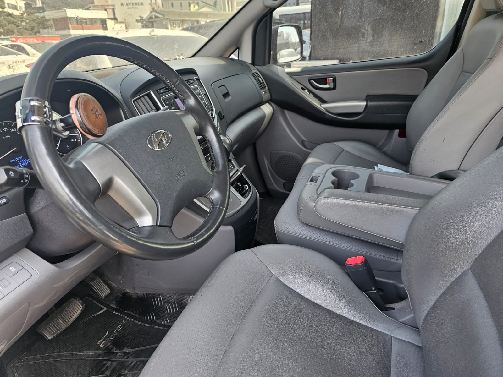jeepetas y camionetas - HYUNDAI GRAND STAREX 2019 GRIS DIESEL 8