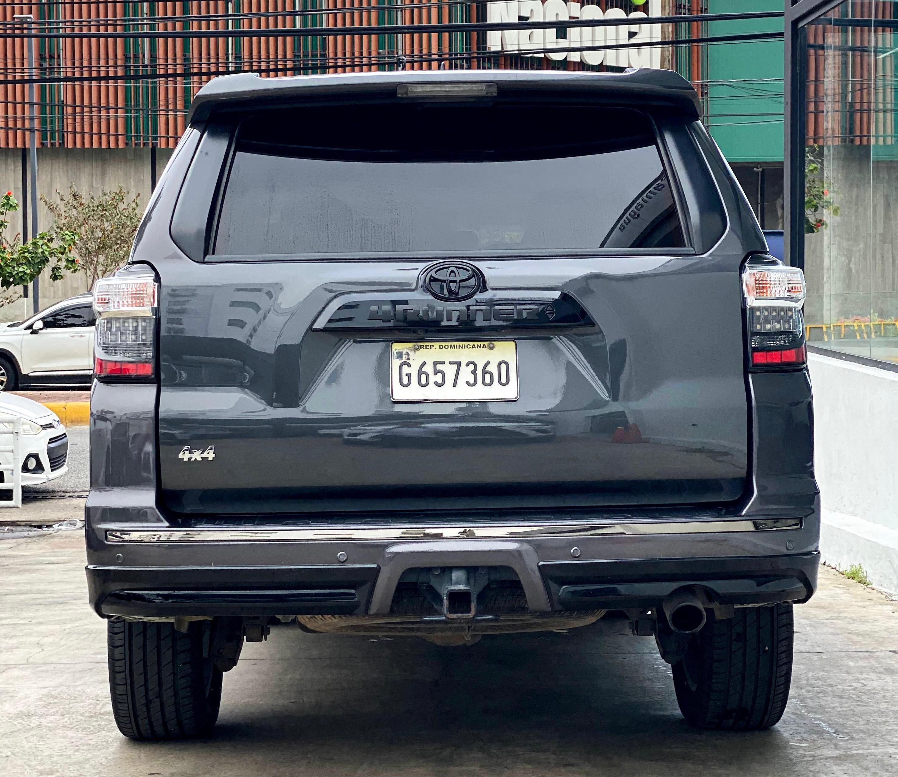 jeepetas y camionetas - Toyota 4Runner SR5 4WD 2019 NO IMPORTA EL CRÉDITO  9