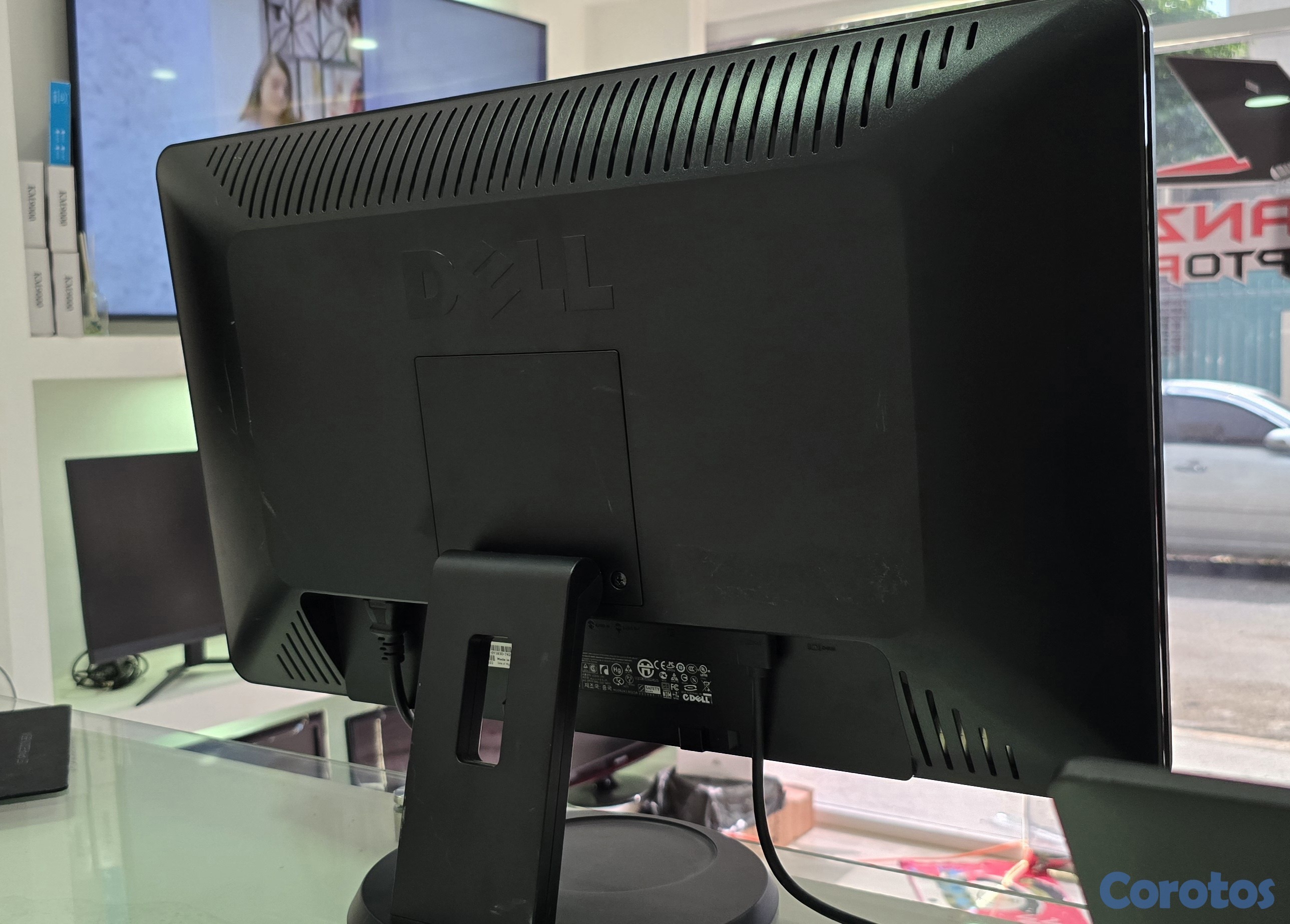 computadoras y laptops - Monitor Dell 24 Pulg Full 1080p hdmi Trae Salida de Audio 4