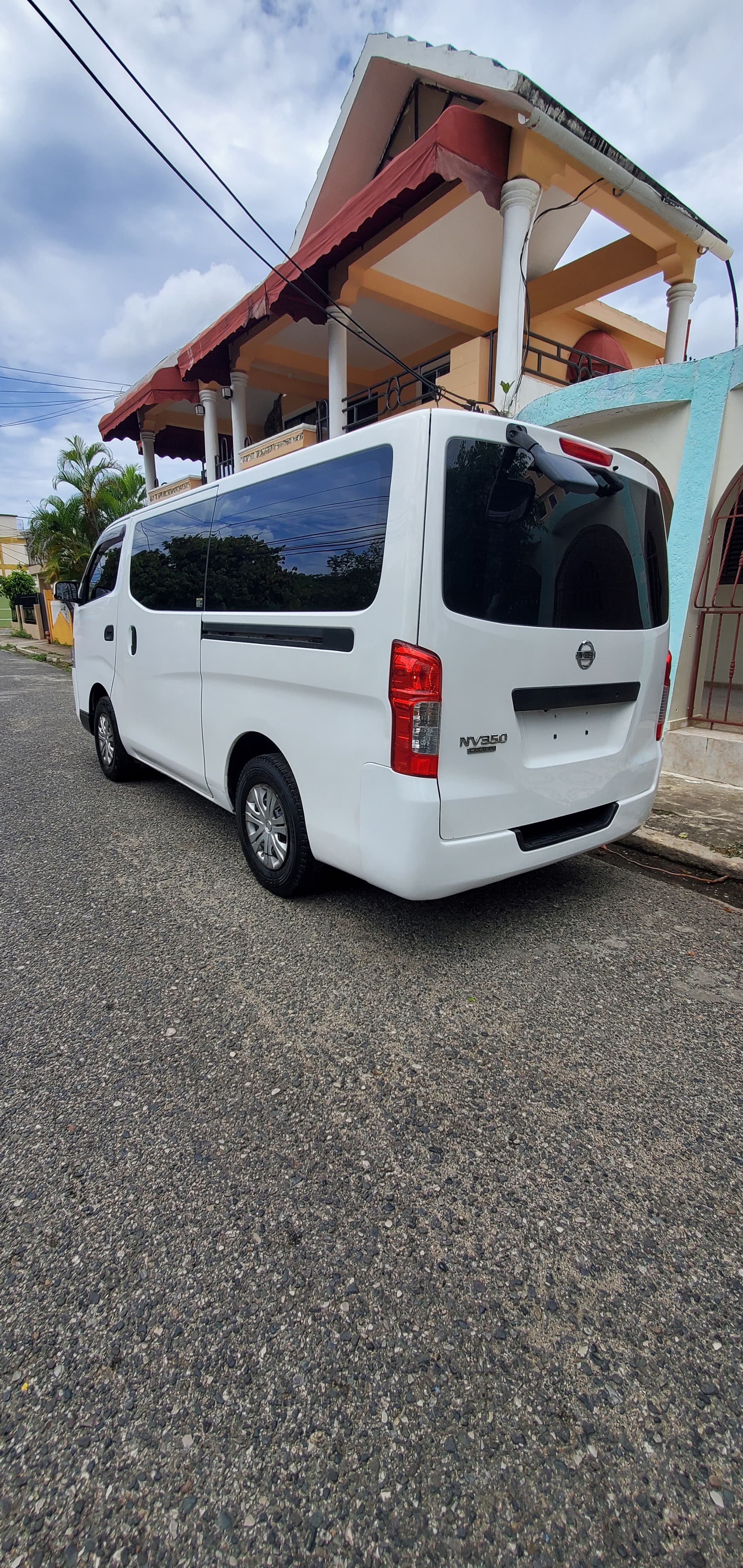 jeepetas y camionetas -     [SE VENDE] "NISSAN NV-350 2017"  5