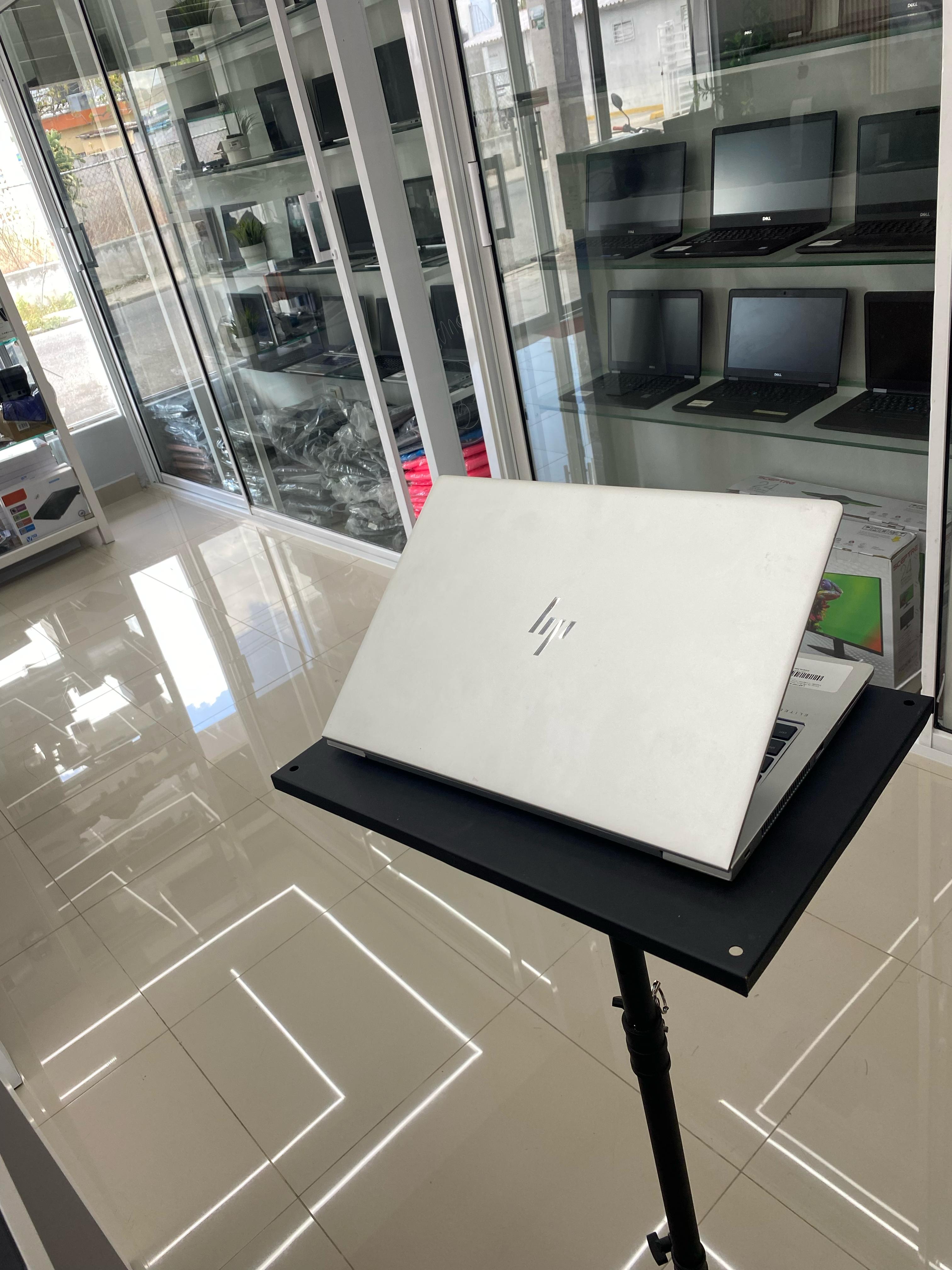 computadoras y laptops - HP ELITEBOOK 750G6 AMD Ryzen 5 Pro 3500U, 32GB ram 1