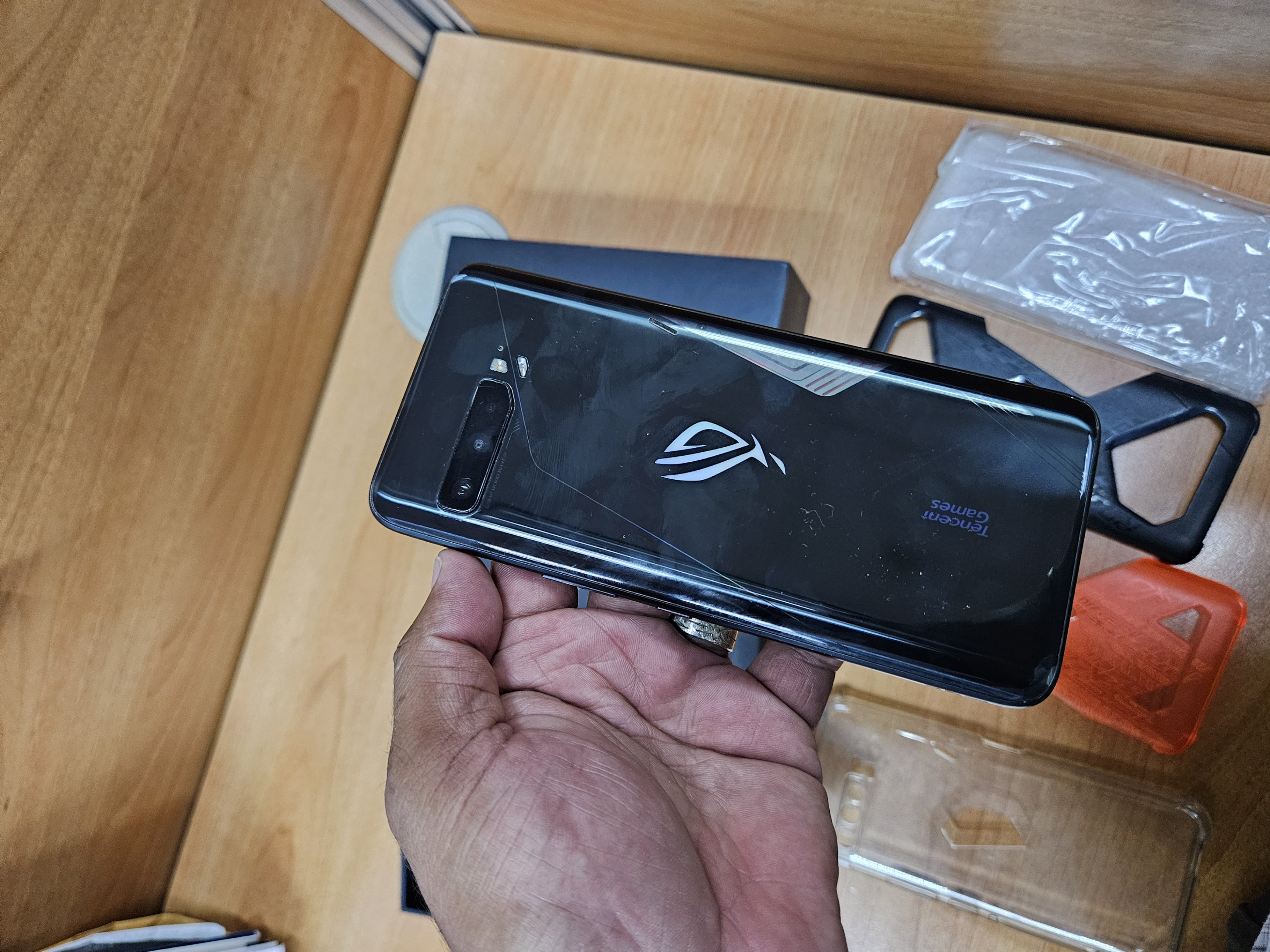 celulares y tabletas - Asus Rog phone 3 128gb 12gb ram, con caja original con 4 covers y cargador  6
